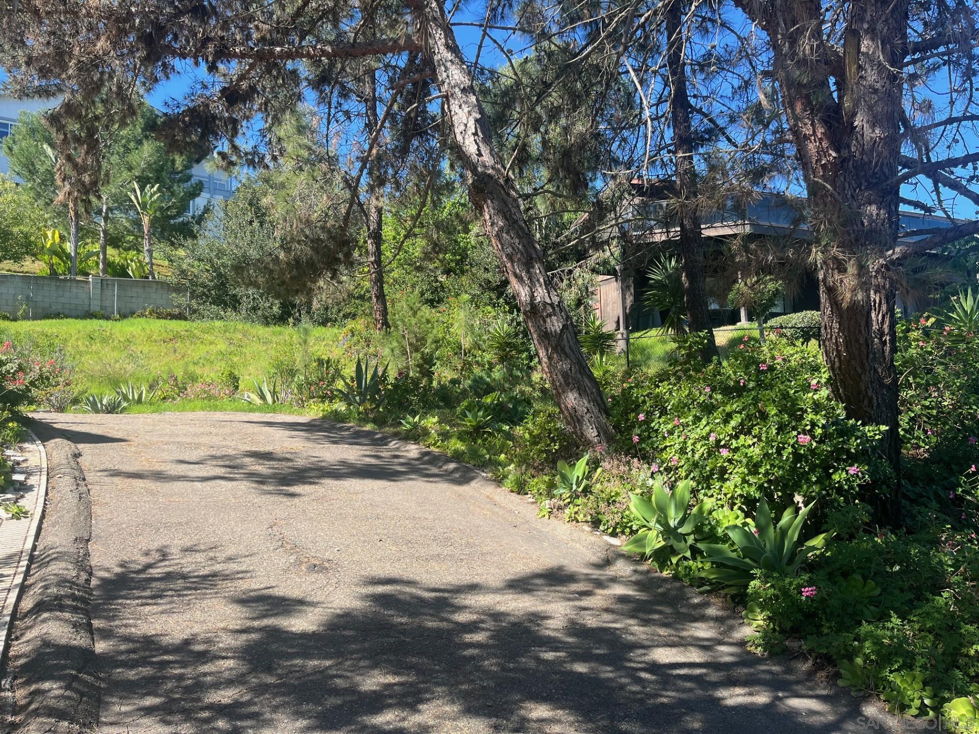 Detail Gallery Image 3 of 6 For 5628  Desert View Drive, La Jolla,  CA 92037 - 3 Beds | 2/1 Baths