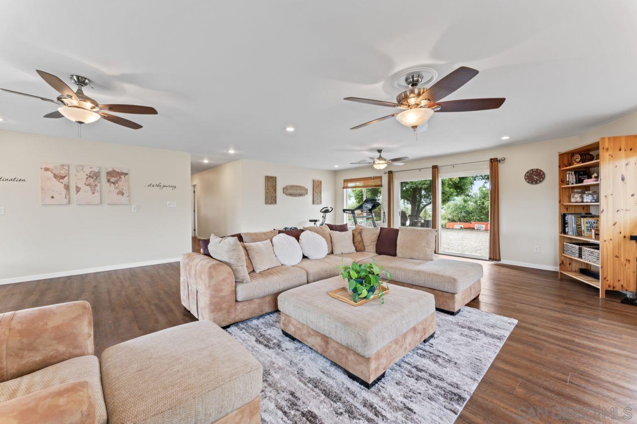 Detail Gallery Image 12 of 60 For 28149  Orange Terrace, Valley Center,  CA 92082 - 4 Beds | 3/1 Baths