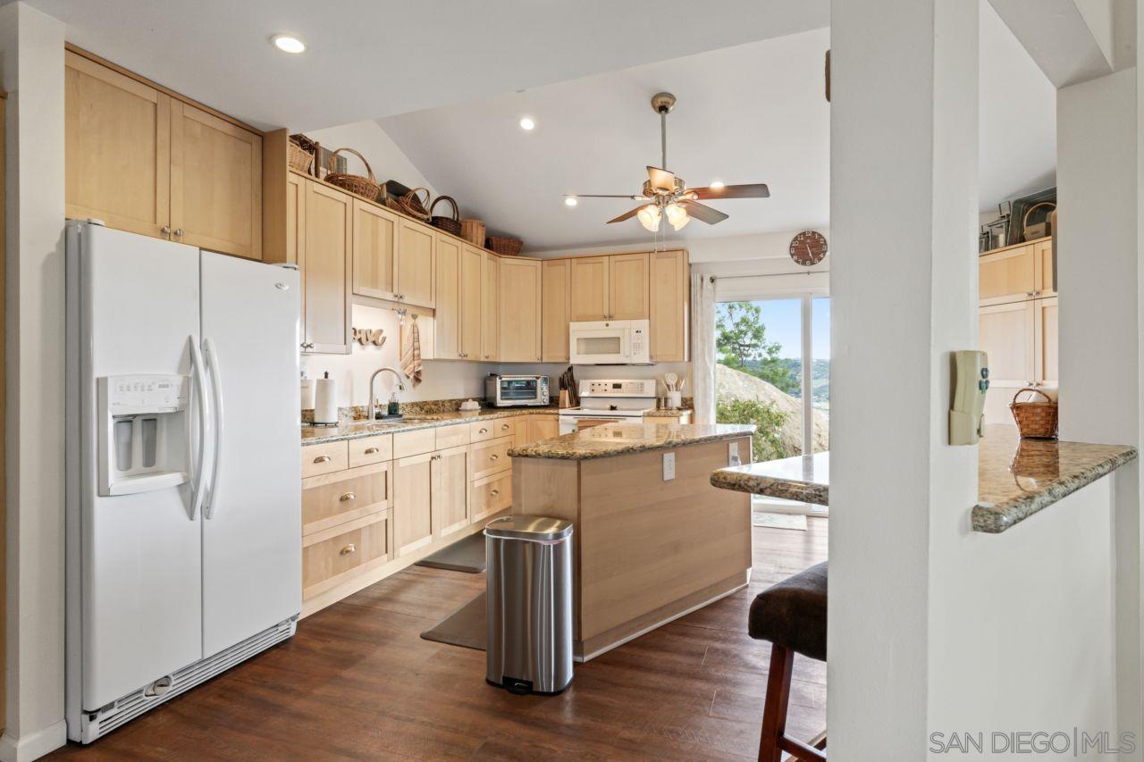 Detail Gallery Image 13 of 60 For 28149  Orange Terrace, Valley Center,  CA 92082 - 4 Beds | 3/1 Baths