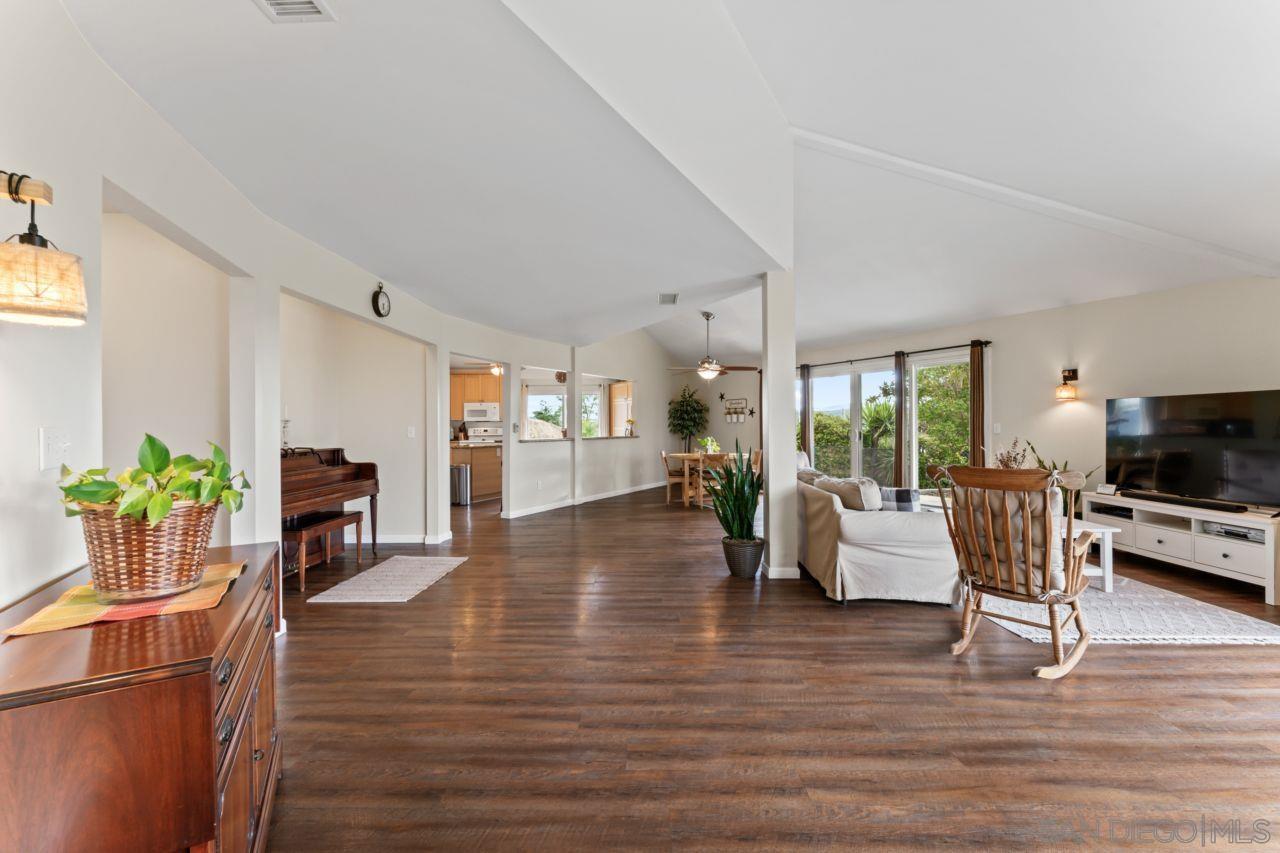 Detail Gallery Image 8 of 60 For 28149  Orange Terrace, Valley Center,  CA 92082 - 4 Beds | 3/1 Baths