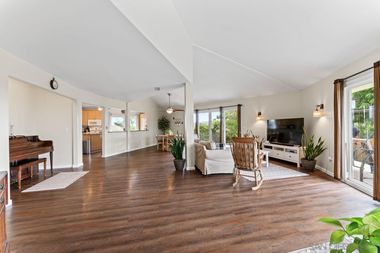 Detail Gallery Image 10 of 60 For 28149  Orange Terrace, Valley Center,  CA 92082 - 4 Beds | 3/1 Baths