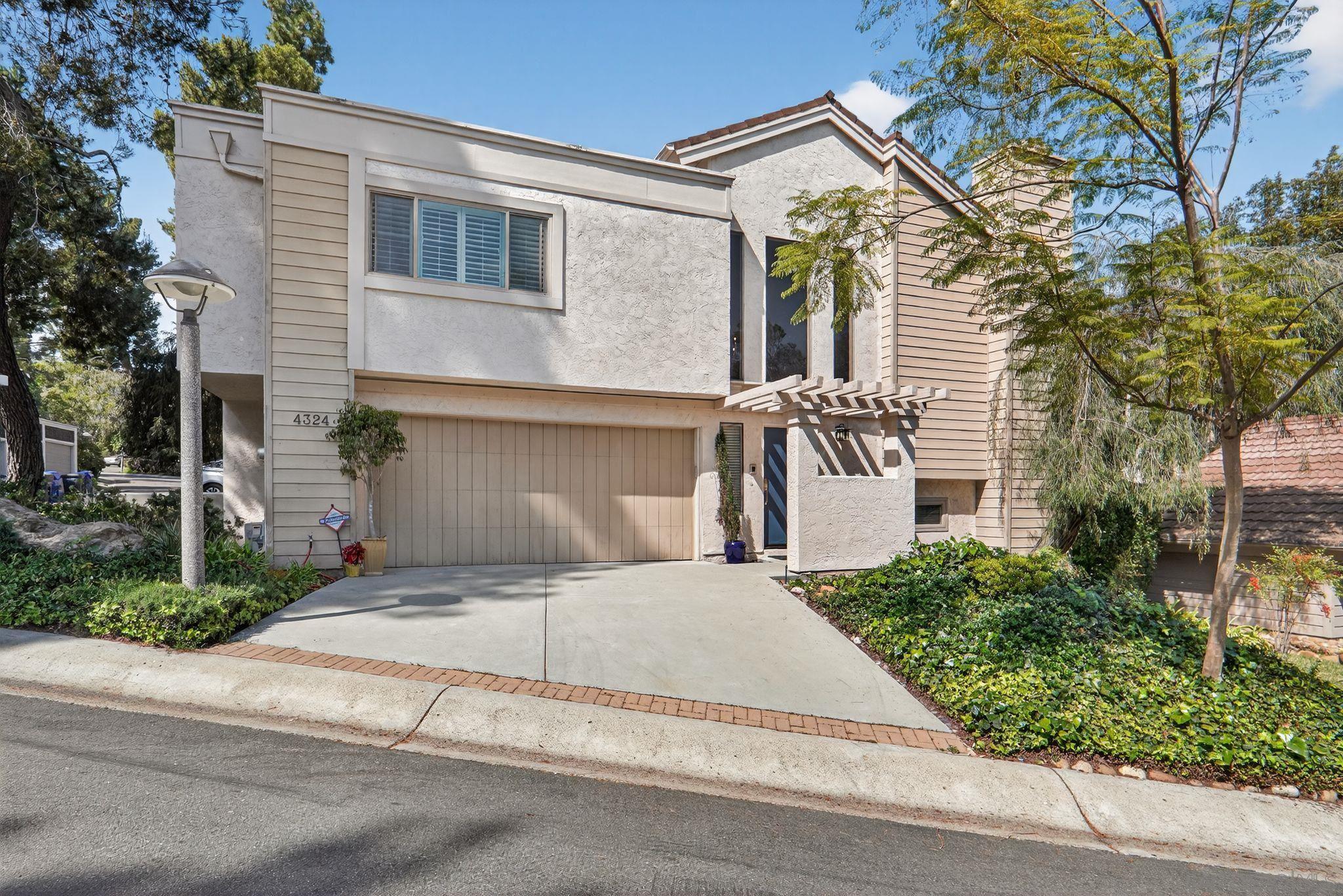 Detail Gallery Image 2 of 33 For 4324  Caminito De La Escena, San Diego,  CA 92108 - 4 Beds | 3 Baths