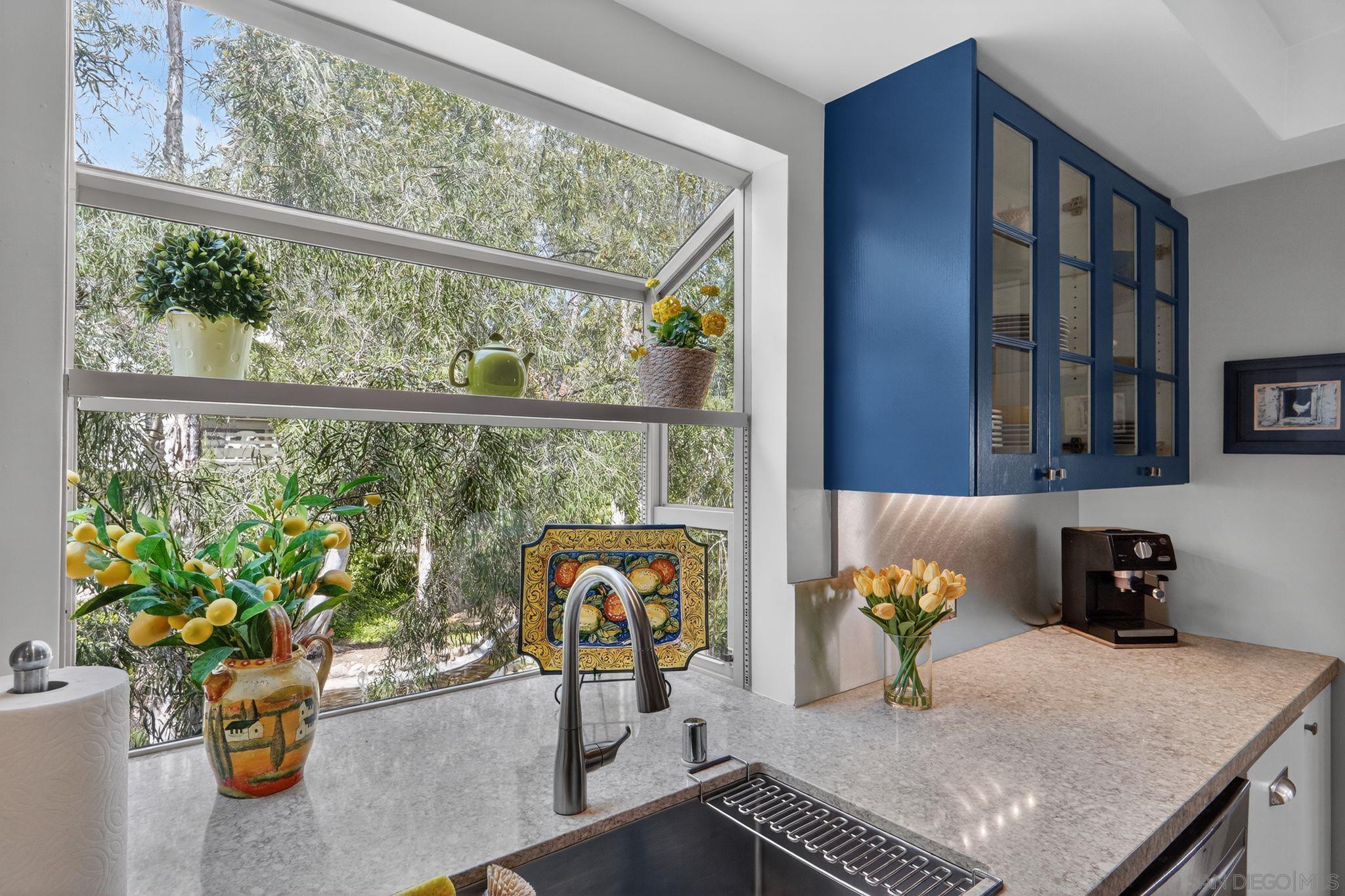 Detail Gallery Image 12 of 33 For 4324  Caminito De La Escena, San Diego,  CA 92108 - 4 Beds | 3 Baths