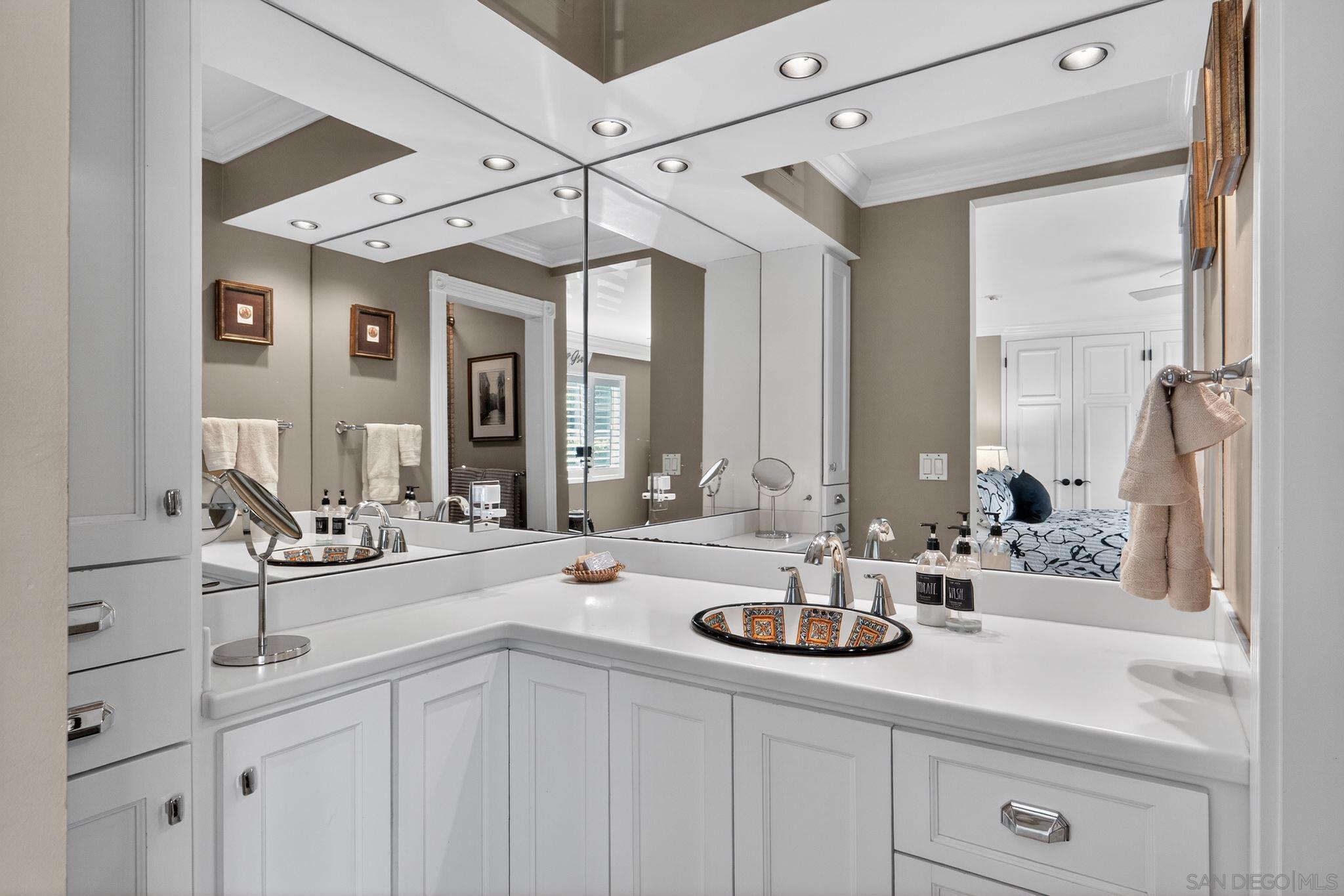 Detail Gallery Image 24 of 33 For 4324  Caminito De La Escena, San Diego,  CA 92108 - 4 Beds | 3 Baths