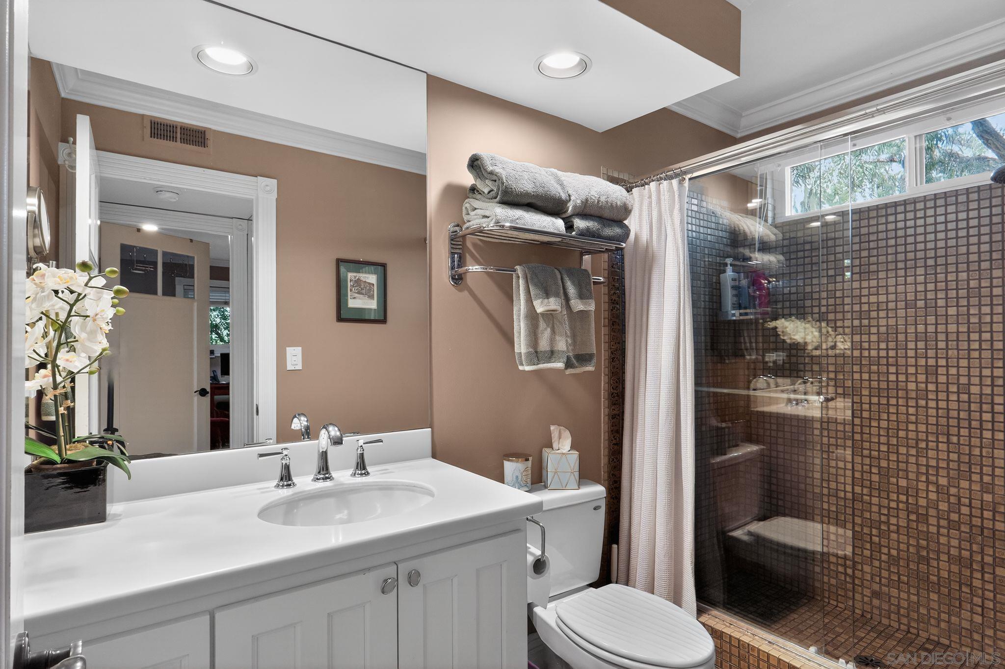 Detail Gallery Image 26 of 33 For 4324  Caminito De La Escena, San Diego,  CA 92108 - 4 Beds | 3 Baths