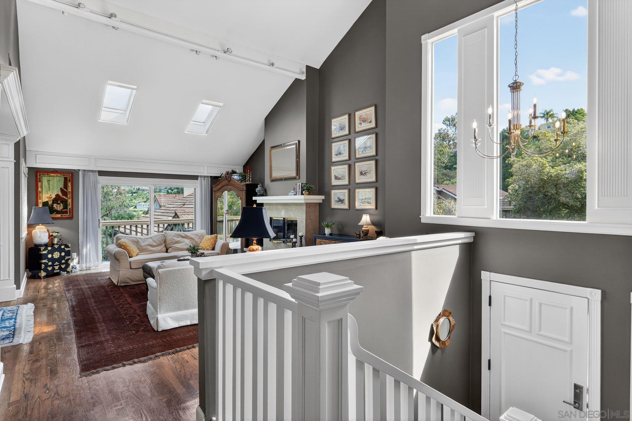 Detail Gallery Image 7 of 33 For 4324  Caminito De La Escena, San Diego,  CA 92108 - 4 Beds | 3 Baths