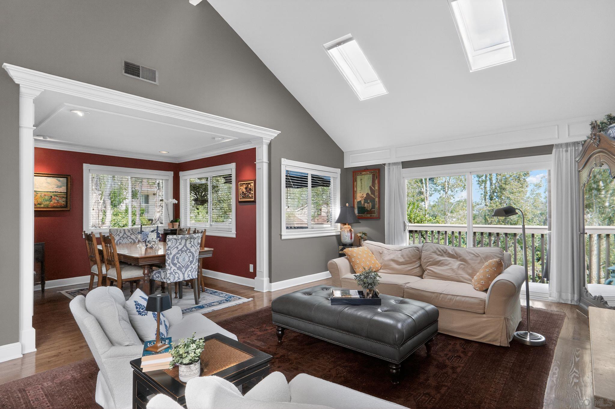 Detail Gallery Image 8 of 33 For 4324  Caminito De La Escena, San Diego,  CA 92108 - 4 Beds | 3 Baths