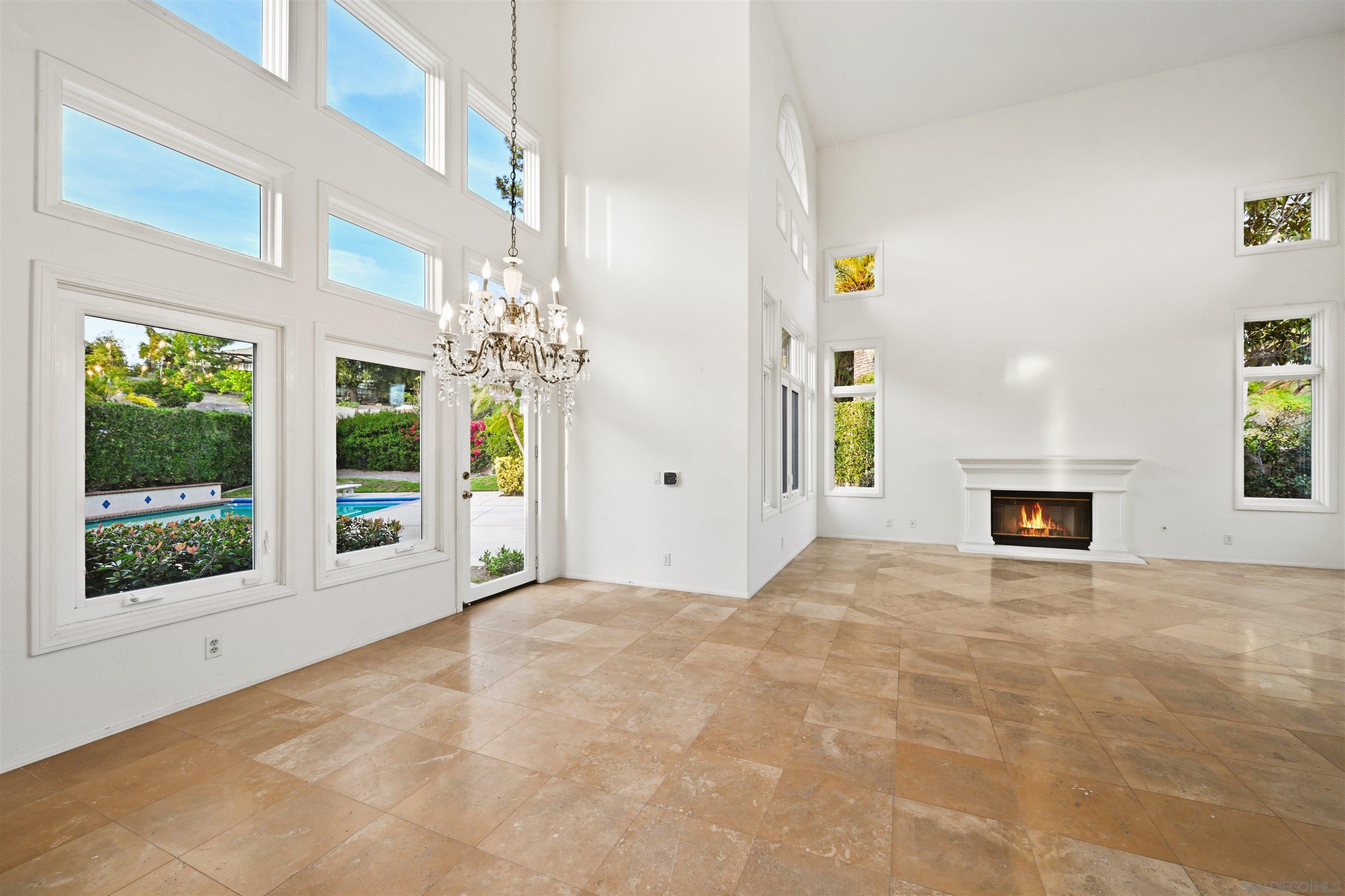 Detail Gallery Image 12 of 53 For 516  Camino Bailen, Escondido,  CA 92029 - 5 Beds | 4/1 Baths