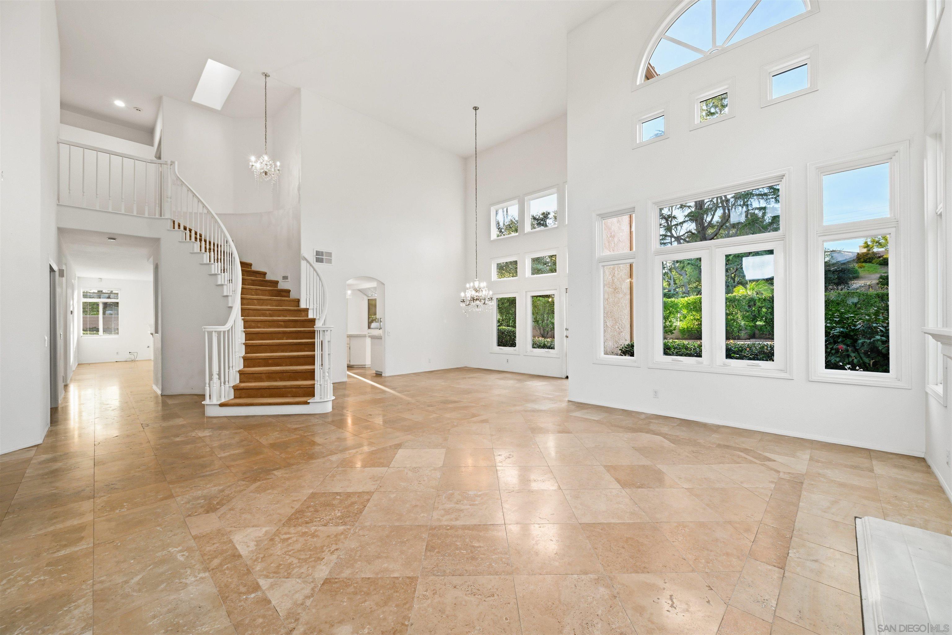 Detail Gallery Image 6 of 53 For 516  Camino Bailen, Escondido,  CA 92029 - 5 Beds | 4/1 Baths