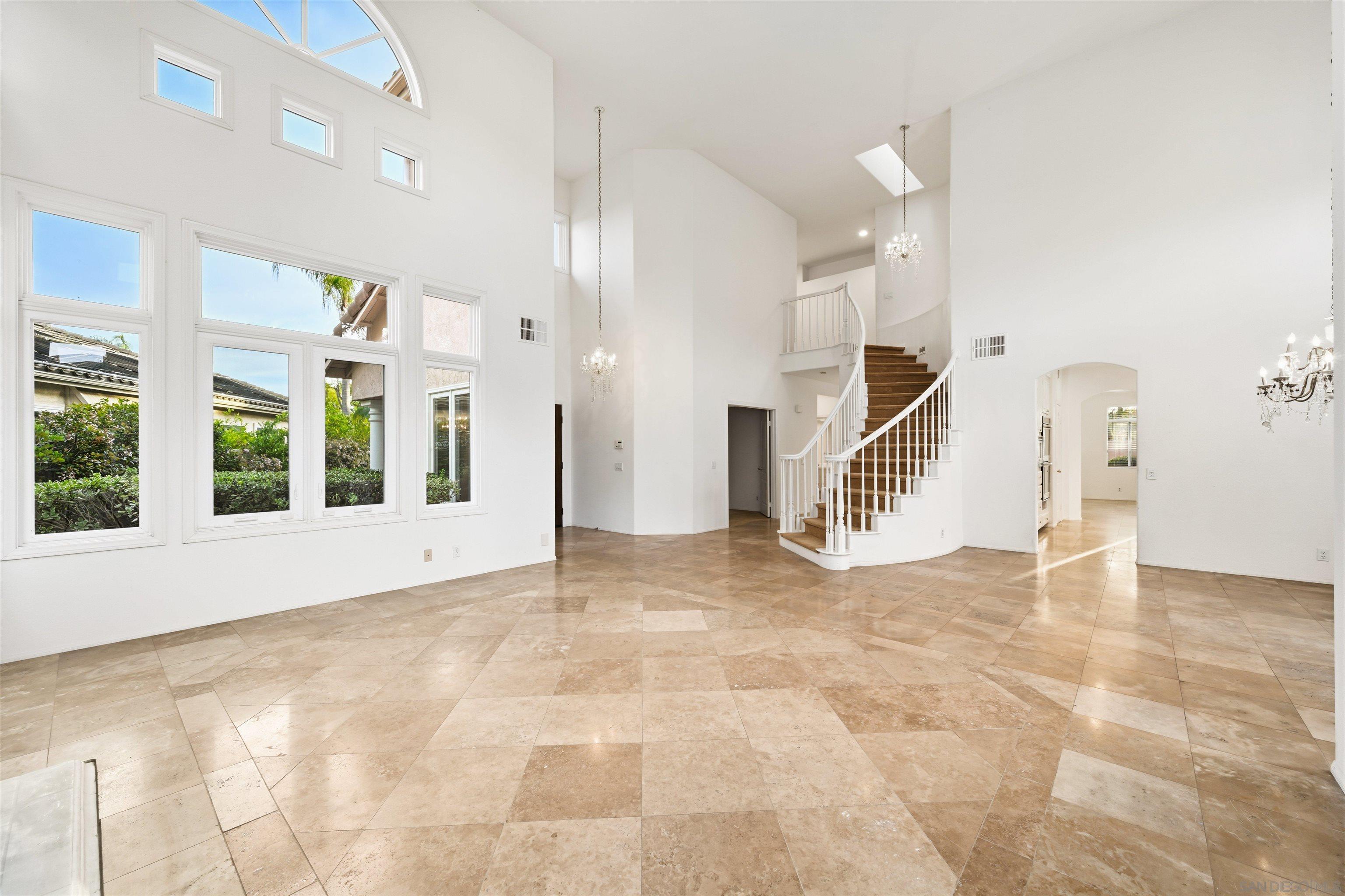 Detail Gallery Image 8 of 53 For 516  Camino Bailen, Escondido,  CA 92029 - 5 Beds | 4/1 Baths