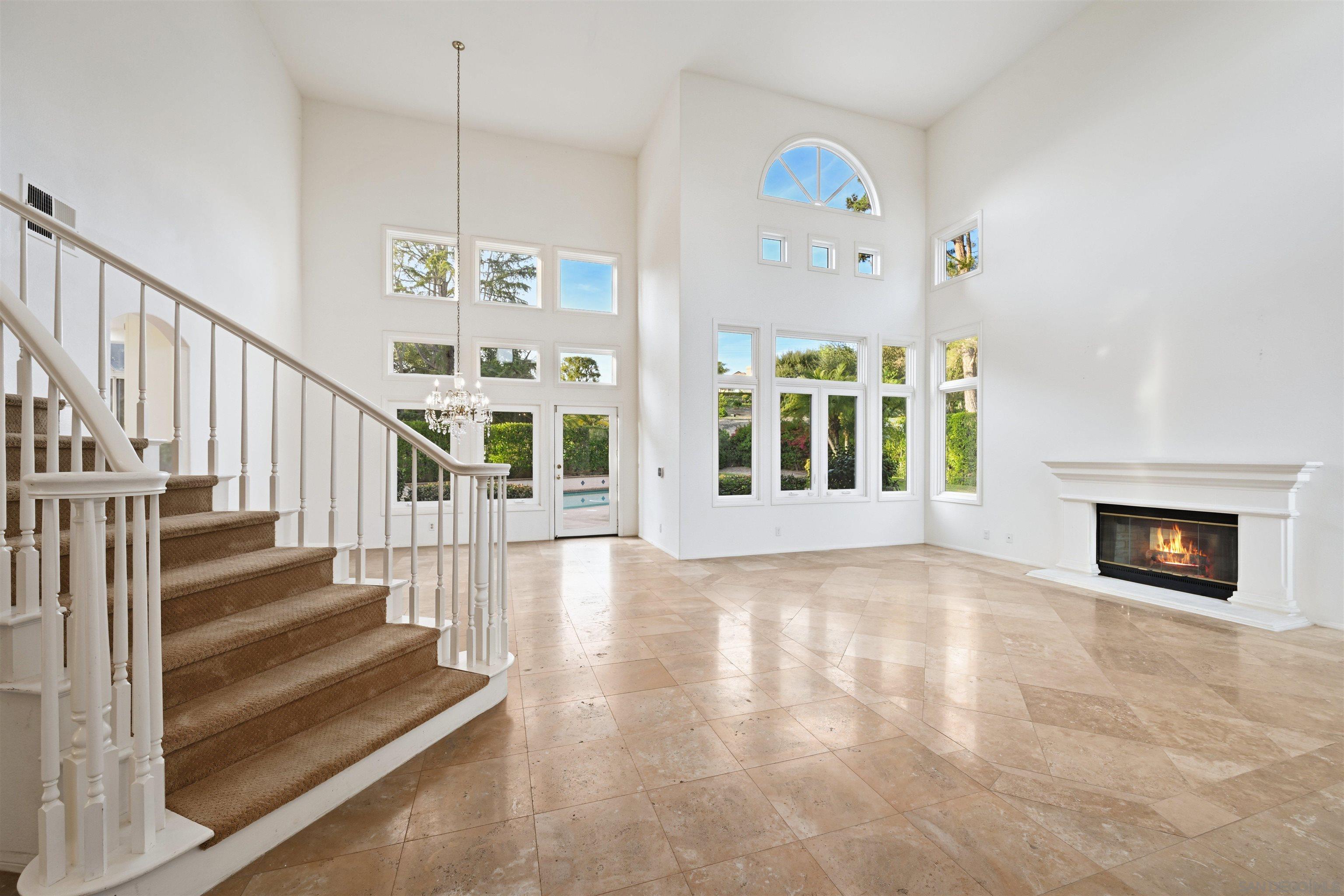 Detail Gallery Image 10 of 53 For 516  Camino Bailen, Escondido,  CA 92029 - 5 Beds | 4/1 Baths