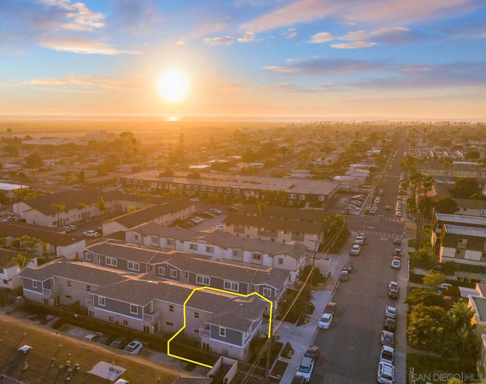 Detail Gallery Image 4 of 61 For 1341  Holly Ave, Imperial Beach,  CA 91932 - 3 Beds | 2/1 Baths