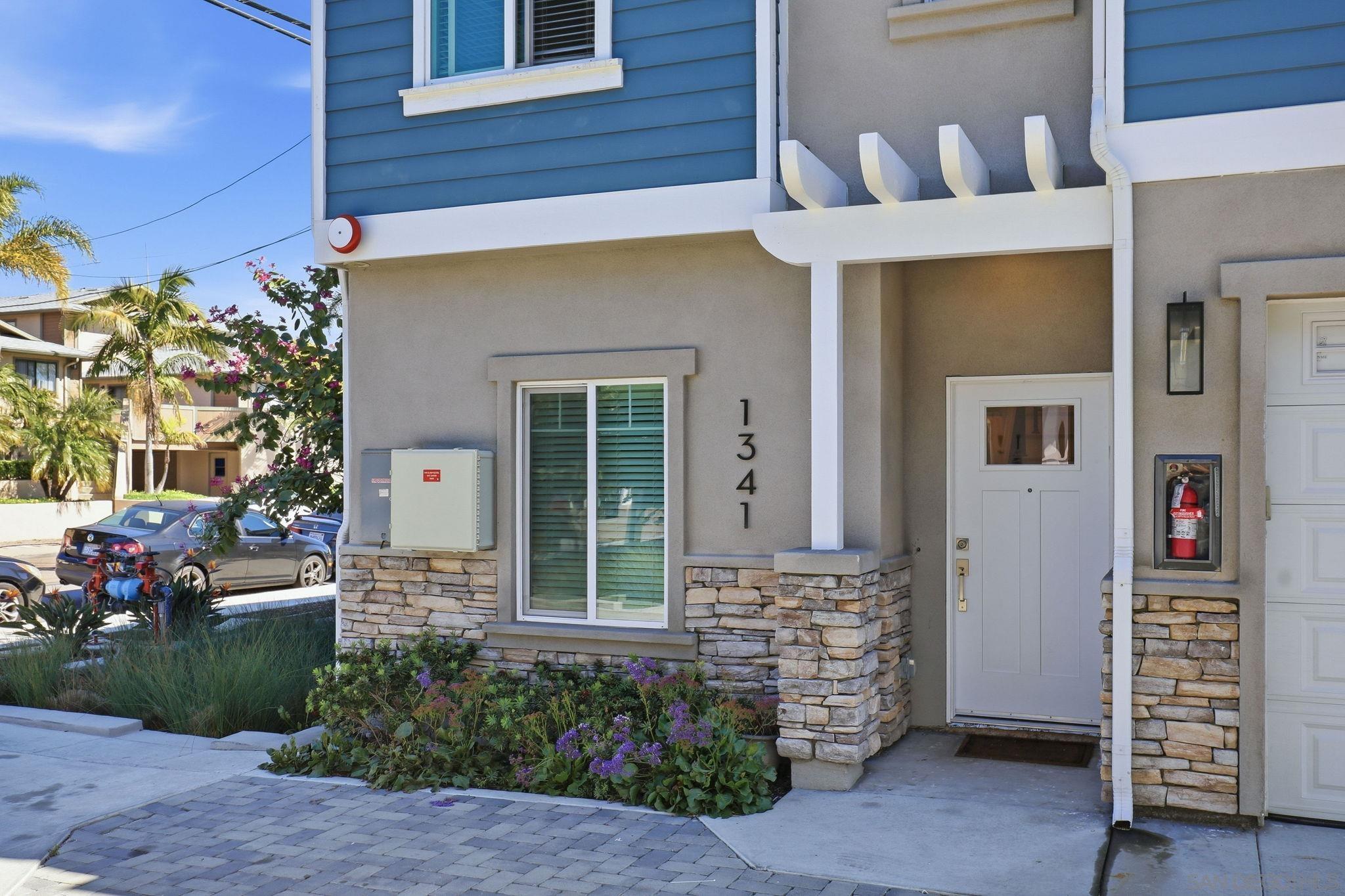 Detail Gallery Image 6 of 61 For 1341  Holly Ave, Imperial Beach,  CA 91932 - 3 Beds | 2/1 Baths