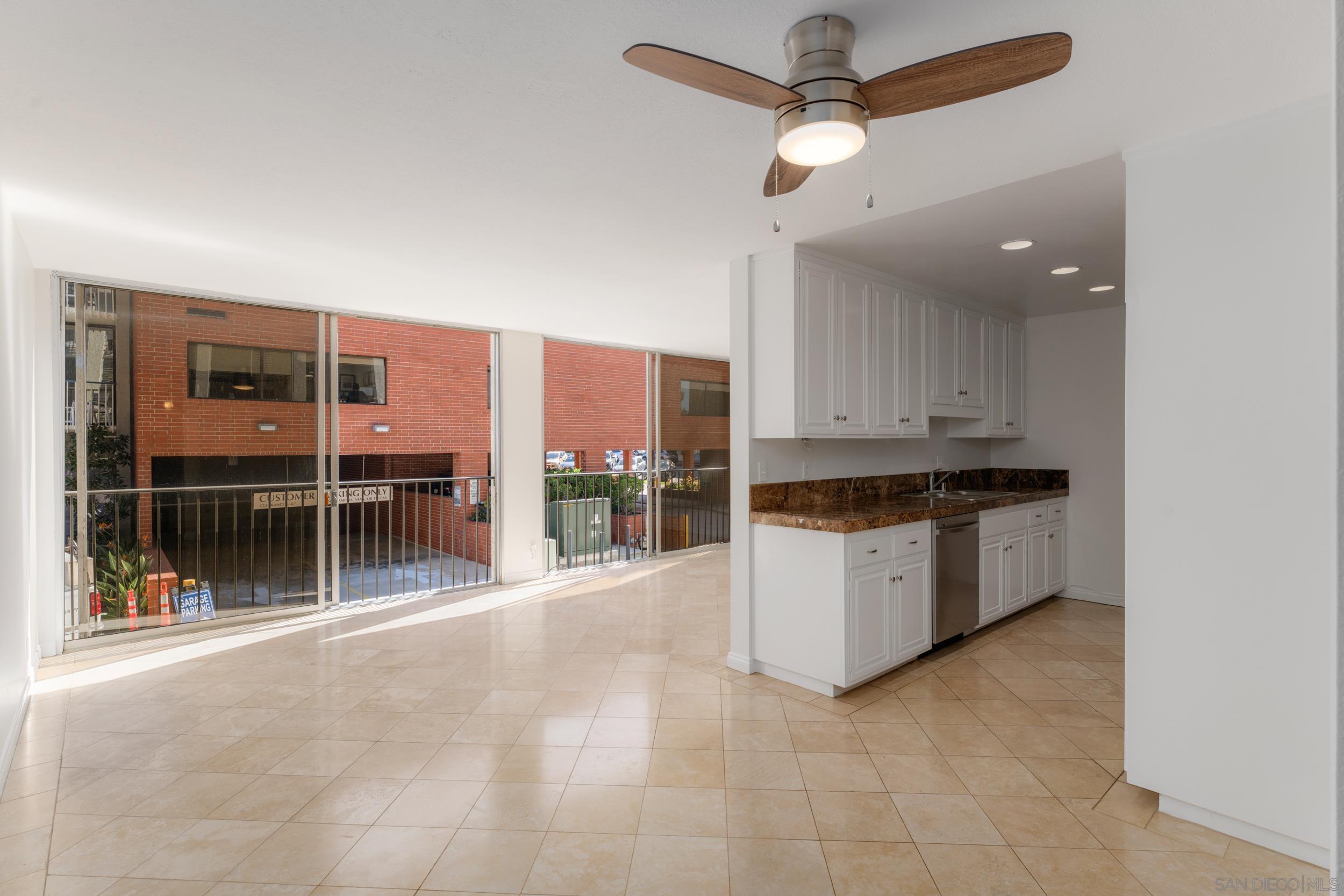 Detail Gallery Image 3 of 32 For 7811  Eads Avenue  #206,  La Jolla,  CA 92037 - 1 Beds | 1 Baths