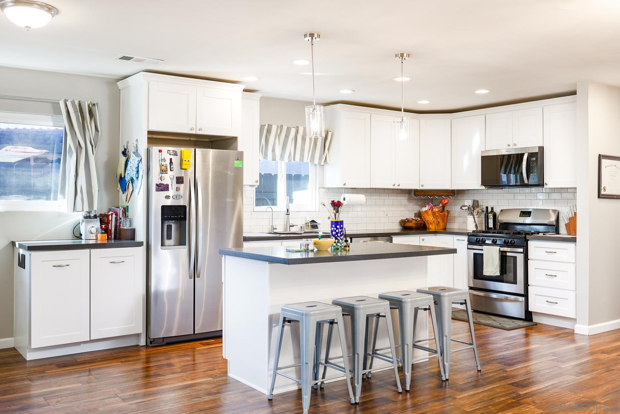 Detail Gallery Image 4 of 35 For 5051  Canosa Ave, San Diego,  CA 92117 - 4 Beds | 2 Baths