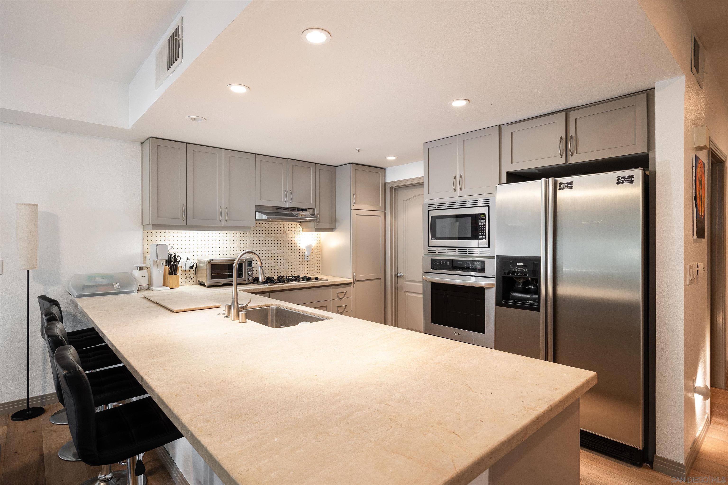 Detail Gallery Image 3 of 25 For 1750  Kettner Blvd  #107,  San Diego,  CA 92101 - 2 Beds | 2/1 Baths