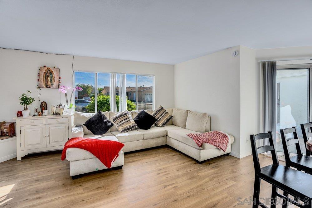 Detail Gallery Image 5 of 19 For 2866  Whitney, San Diego,  CA 92111 - 4 Beds | 1 Baths