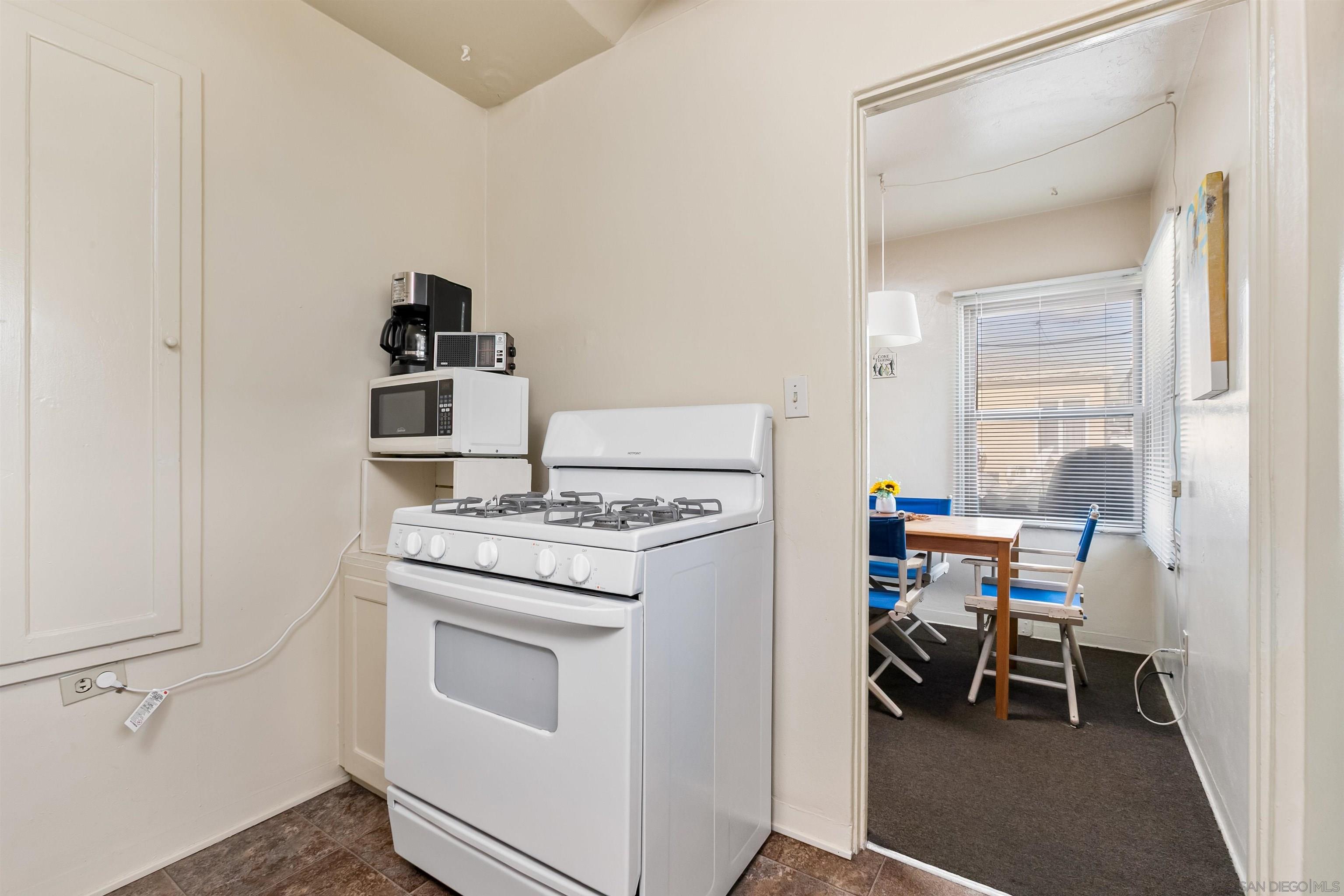 Detail Gallery Image 11 of 23 For 717-19  San Jose Pl, San Diego,  CA 92109 - – Beds | – Baths