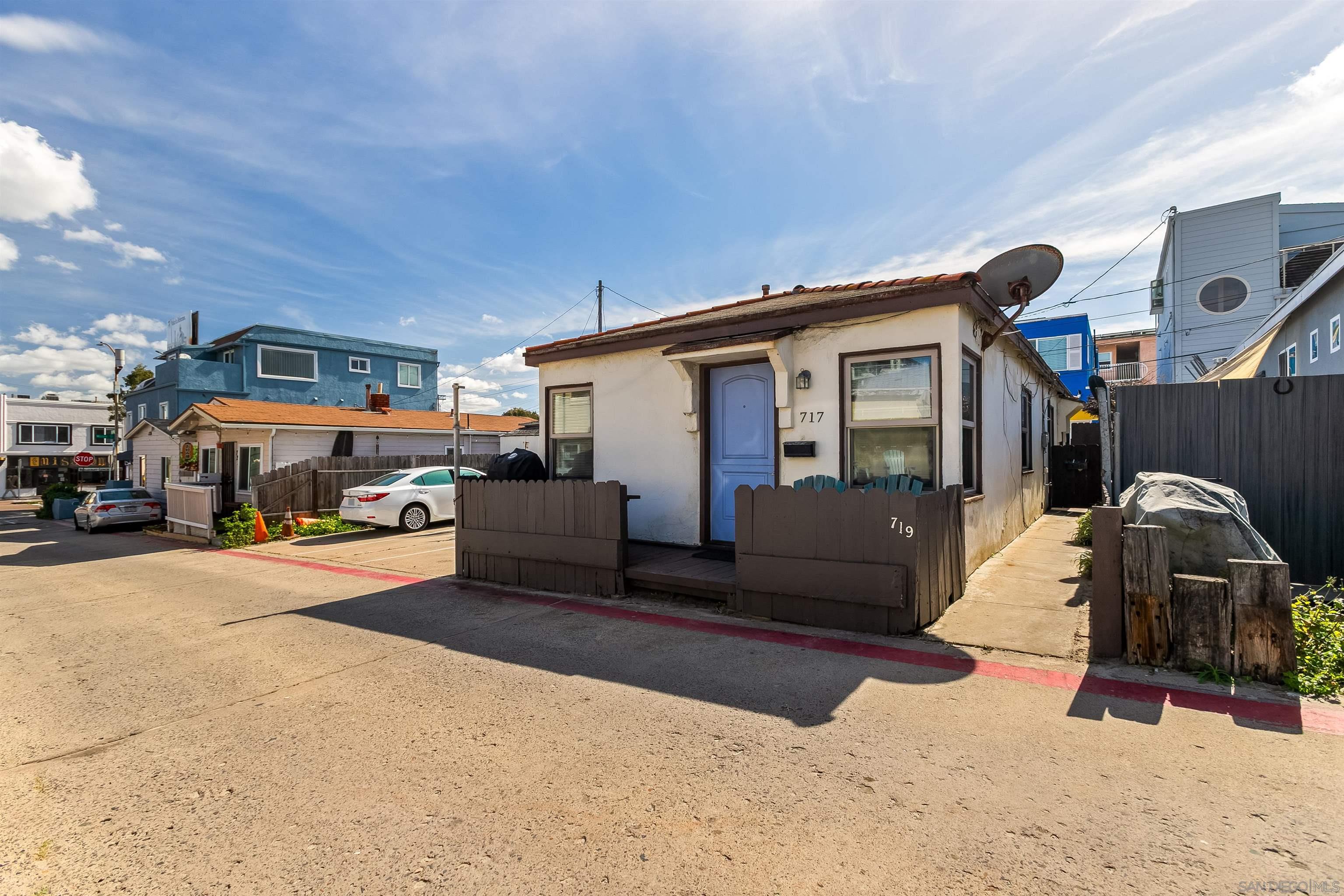 Detail Gallery Image 4 of 23 For 717-19  San Jose Pl, San Diego,  CA 92109 - – Beds | – Baths