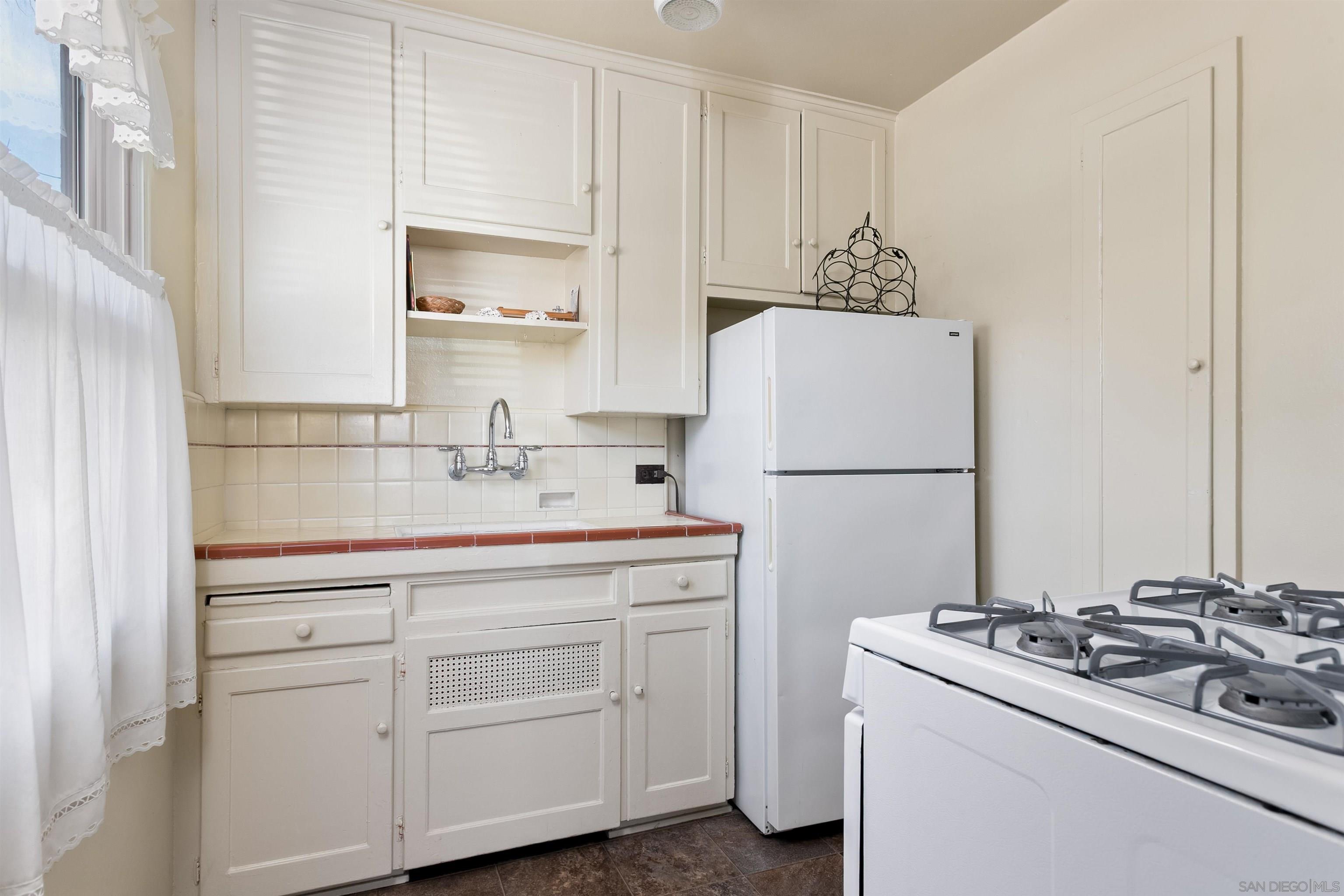 Detail Gallery Image 10 of 23 For 717-19  San Jose Pl, San Diego,  CA 92109 - – Beds | – Baths