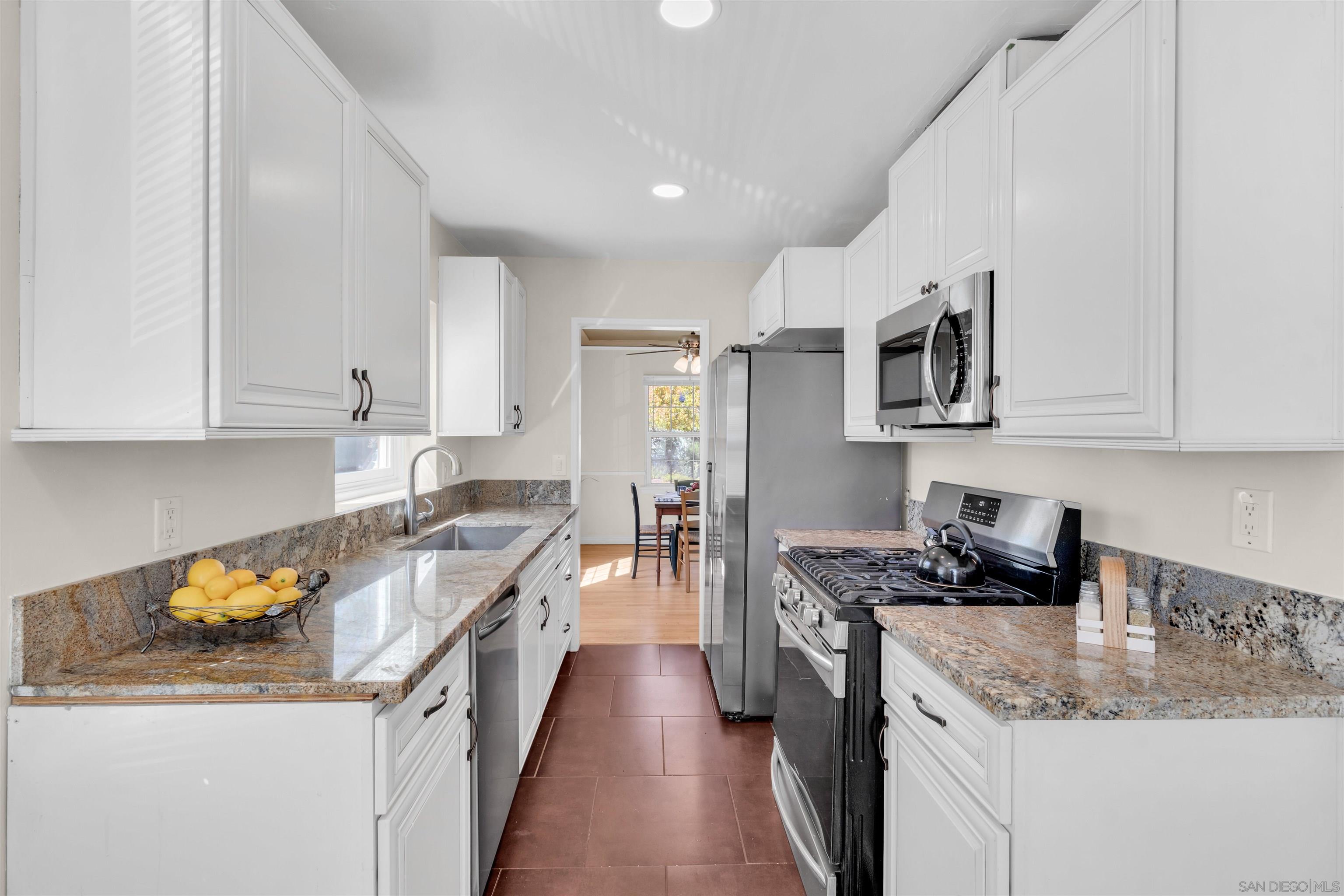 Detail Gallery Image 6 of 38 For 4985  Lucille Dr, San Diego,  CA 92115 - 3 Beds | 2 Baths