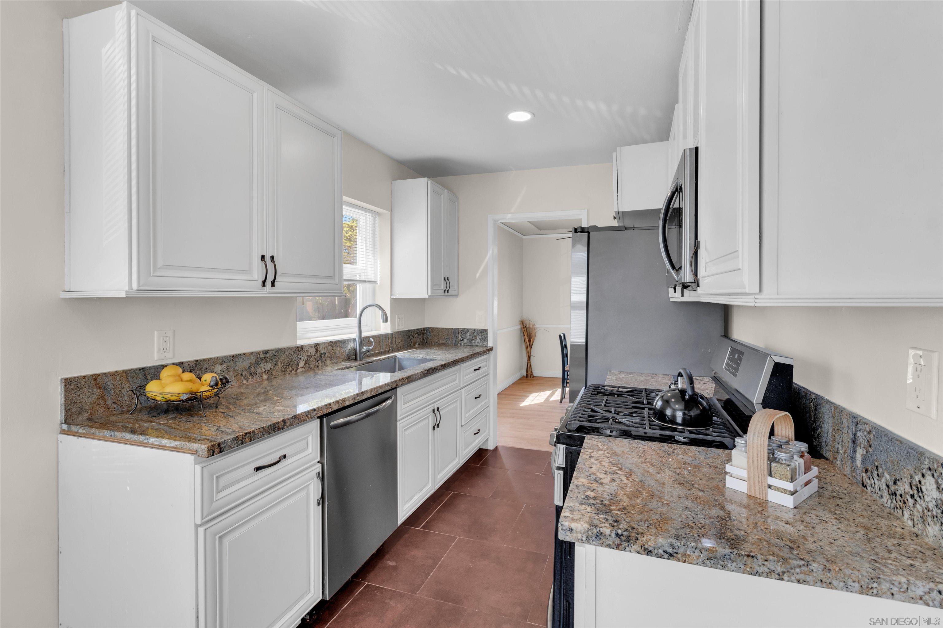 Detail Gallery Image 7 of 38 For 4985  Lucille Dr, San Diego,  CA 92115 - 3 Beds | 2 Baths