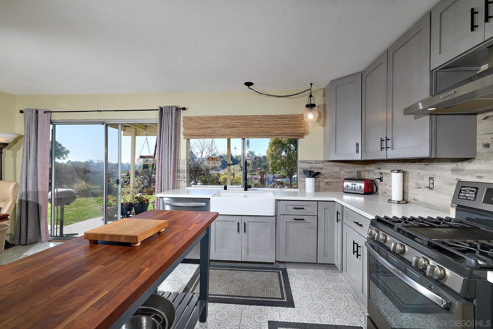 Detail Gallery Image 3 of 41 For 4116  Chasin St, Oceanside,  CA 92056 - 4 Beds | 2/1 Baths