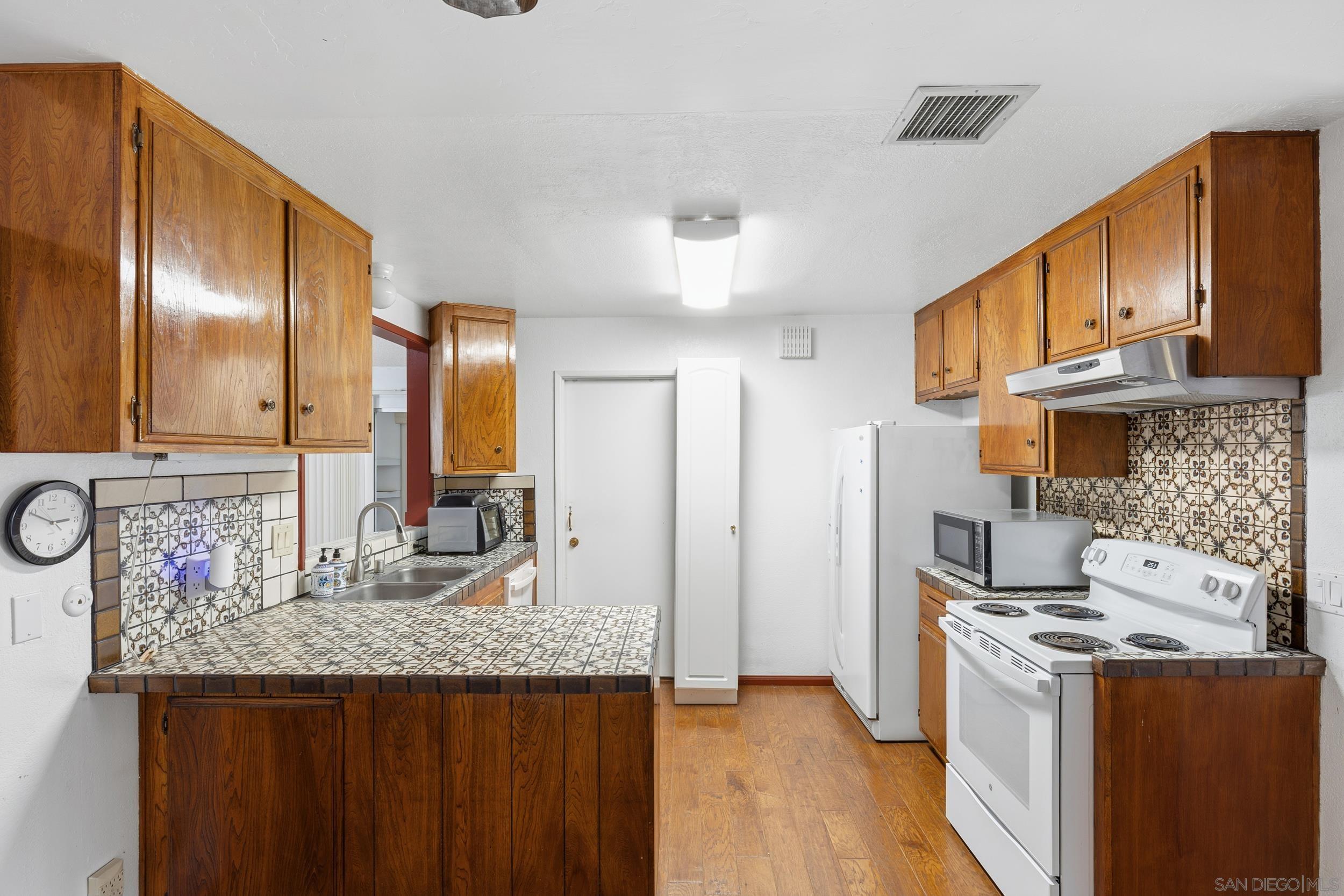 Detail Gallery Image 2 of 17 For 538  Paraiso Ave., Spring Valley,  CA 91977 - 6 Beds | 2 Baths