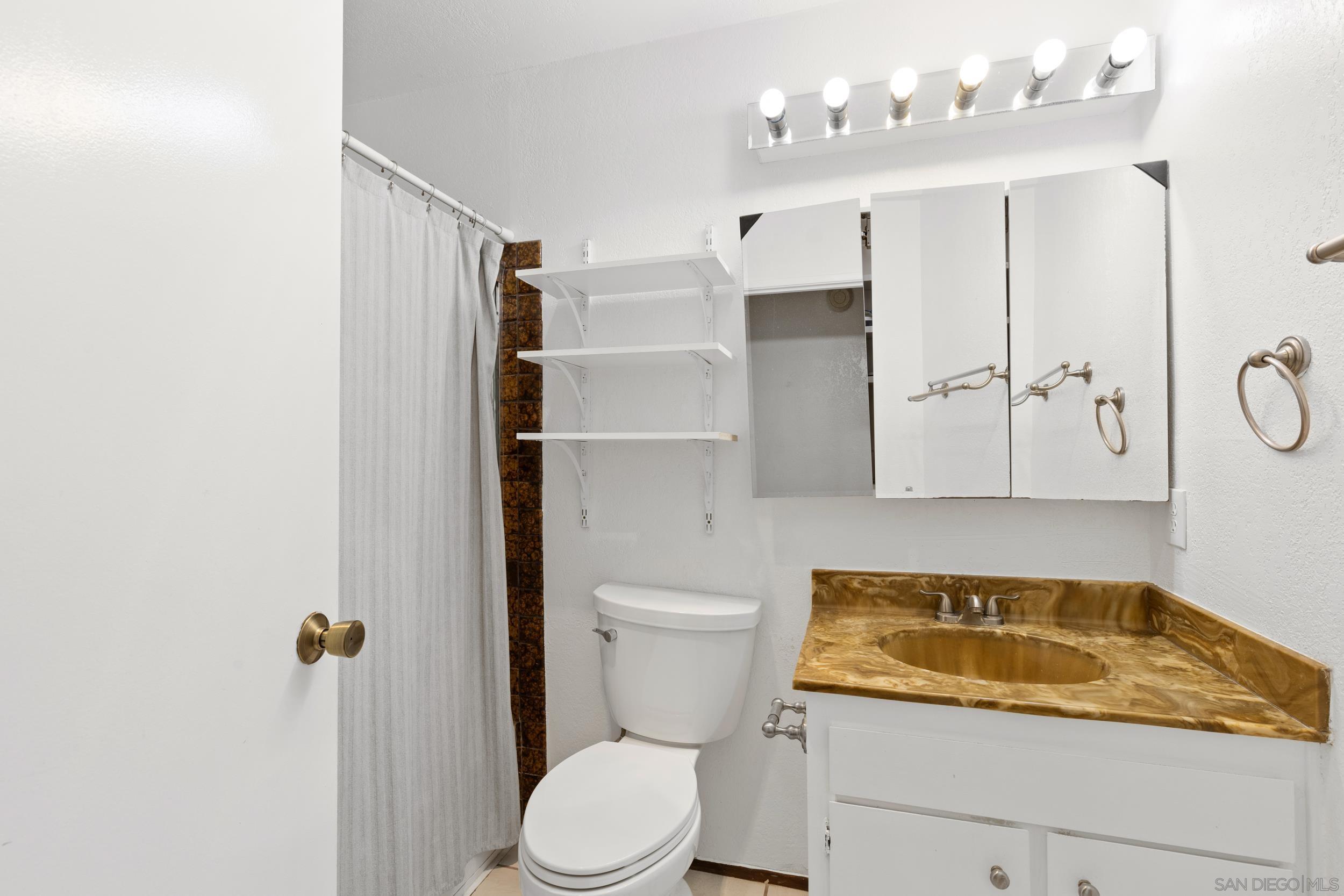 Detail Gallery Image 12 of 17 For 538  Paraiso Ave., Spring Valley,  CA 91977 - 6 Beds | 2 Baths