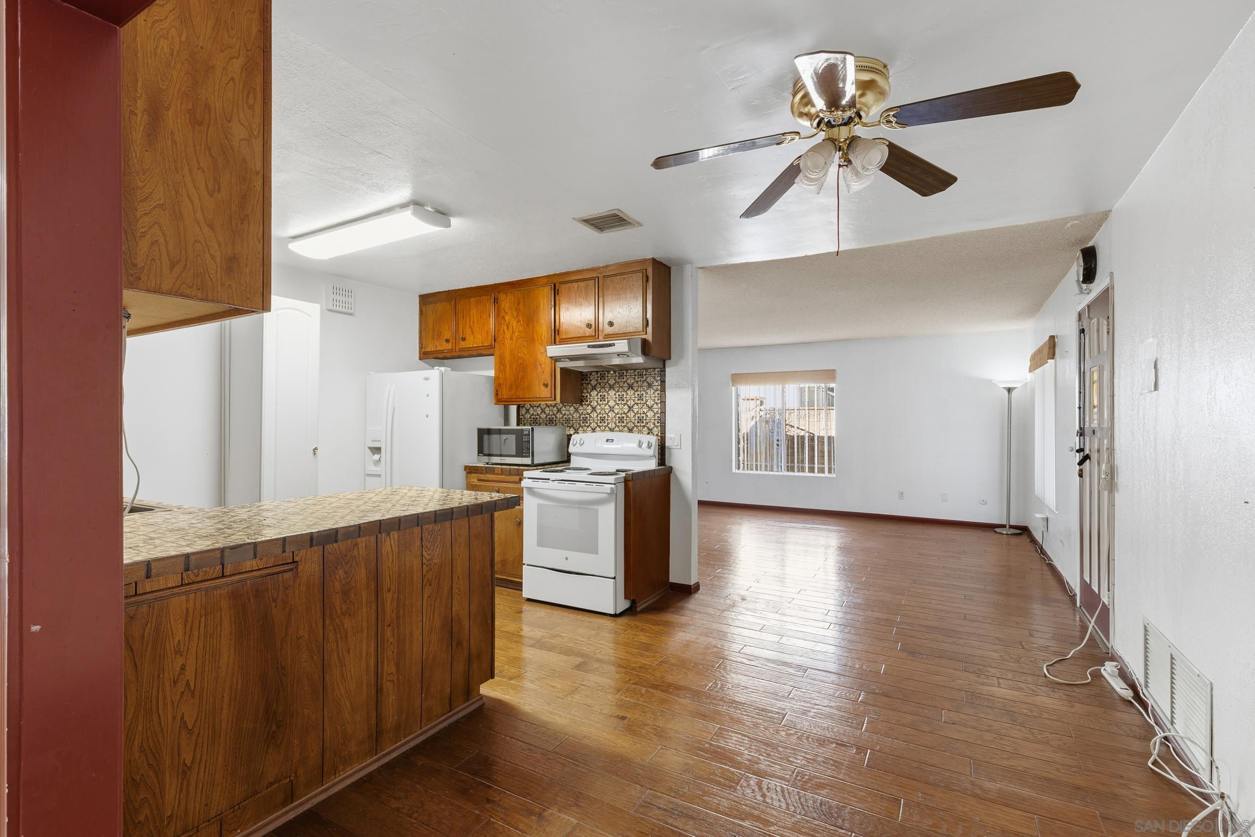 Detail Gallery Image 5 of 17 For 538  Paraiso Ave., Spring Valley,  CA 91977 - 6 Beds | 2 Baths