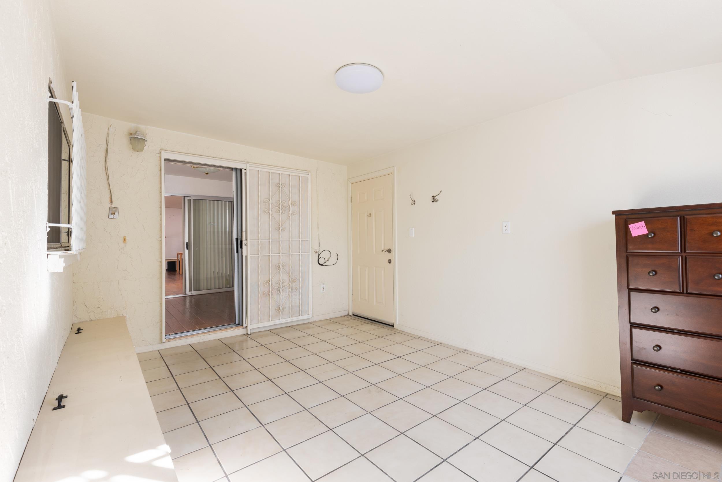 Detail Gallery Image 10 of 17 For 538  Paraiso Ave., Spring Valley,  CA 91977 - 6 Beds | 2 Baths