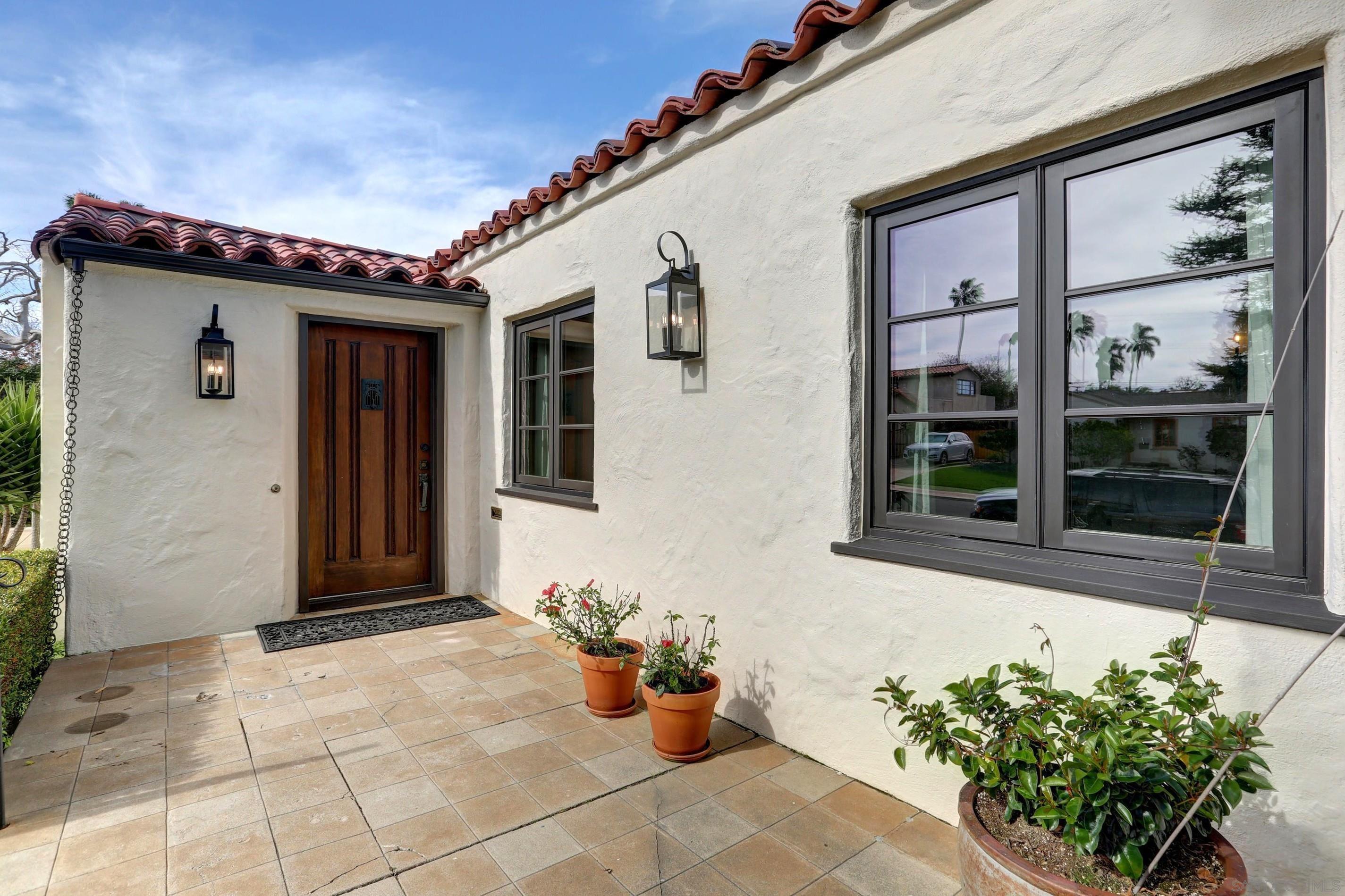Detail Gallery Image 2 of 26 For 3316  Freeman St, San Diego,  CA 92106 - 3 Beds | 2 Baths