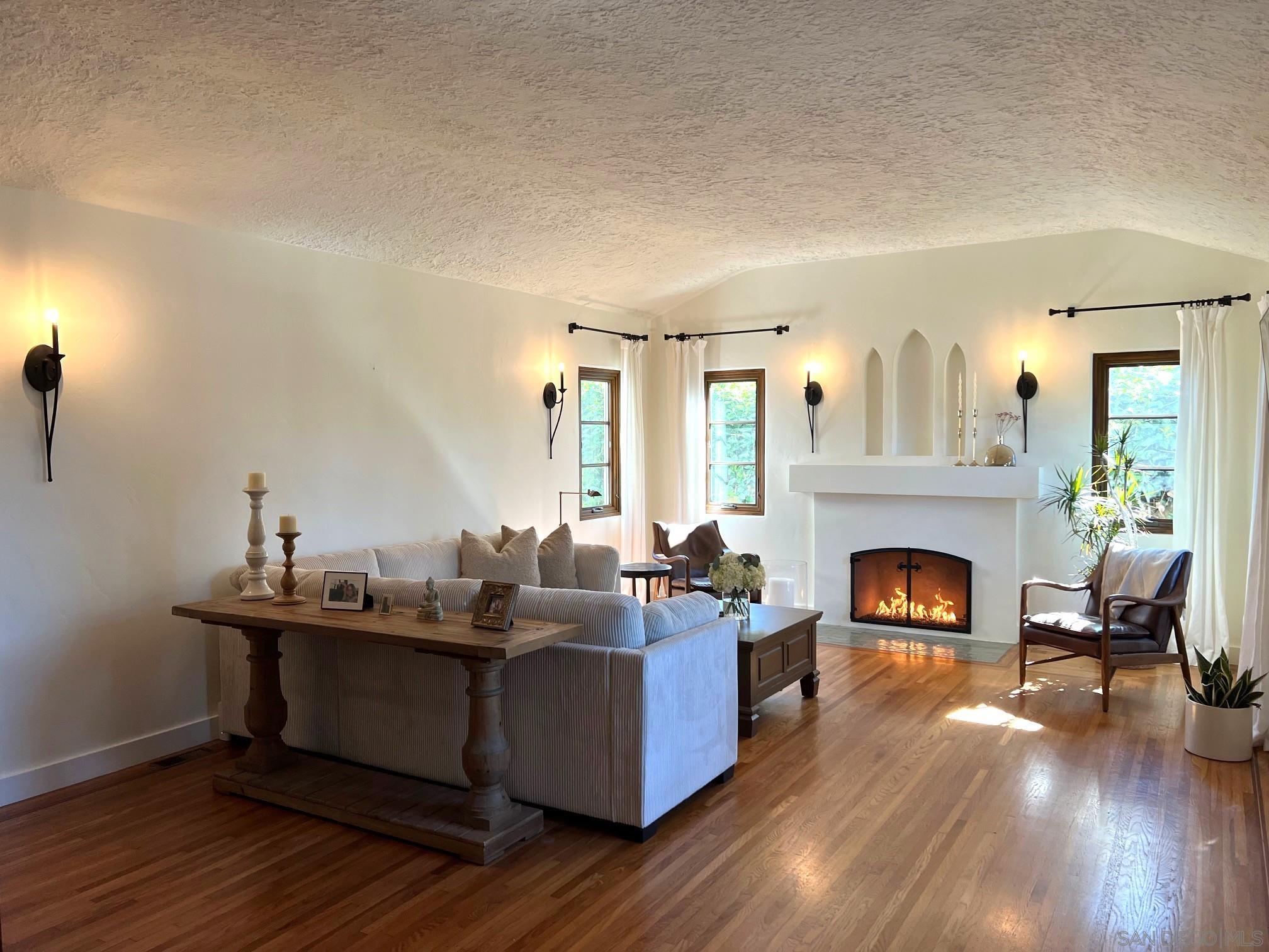 Detail Gallery Image 4 of 26 For 3316  Freeman St, San Diego,  CA 92106 - 3 Beds | 2 Baths