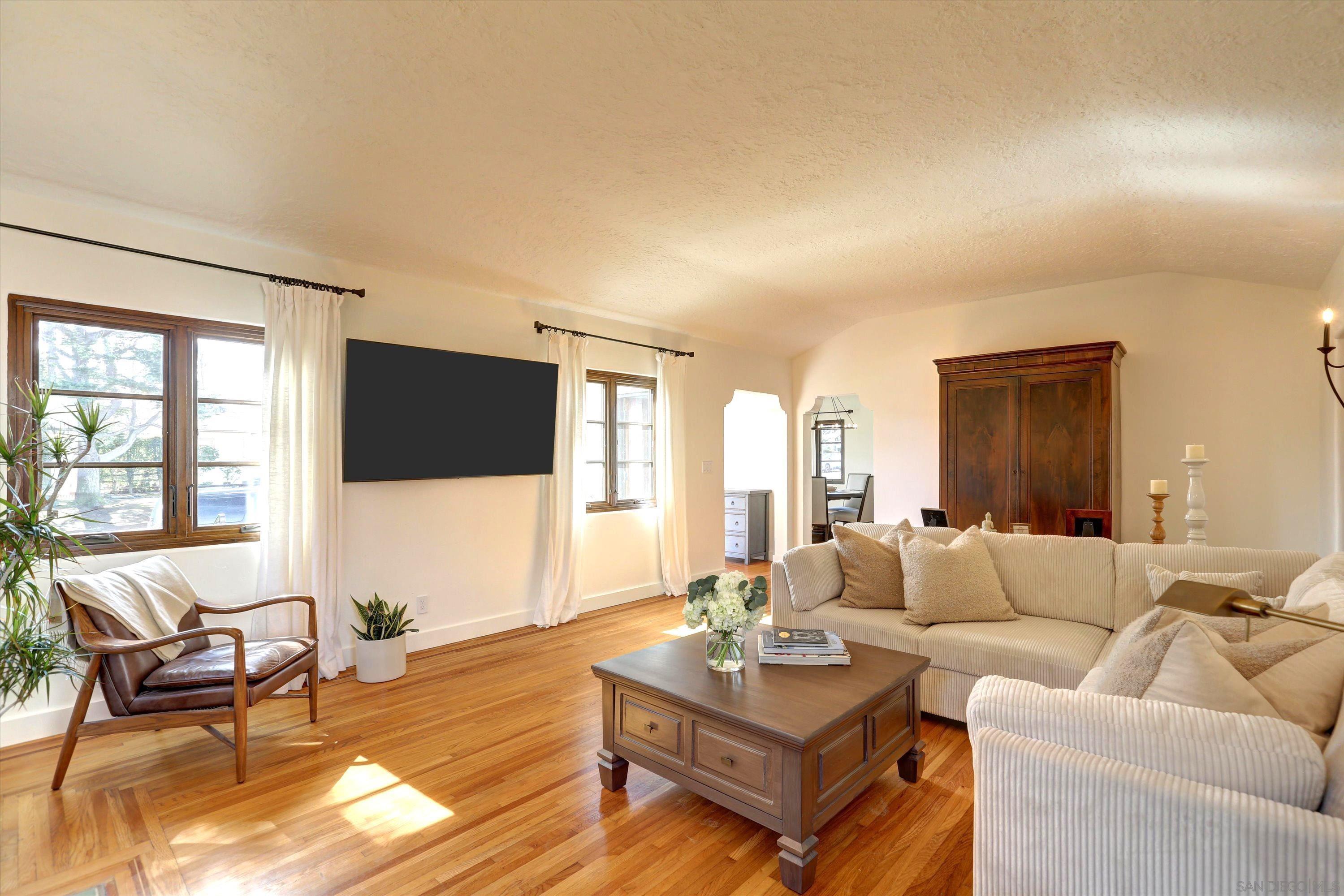 Detail Gallery Image 5 of 26 For 3316  Freeman St, San Diego,  CA 92106 - 3 Beds | 2 Baths