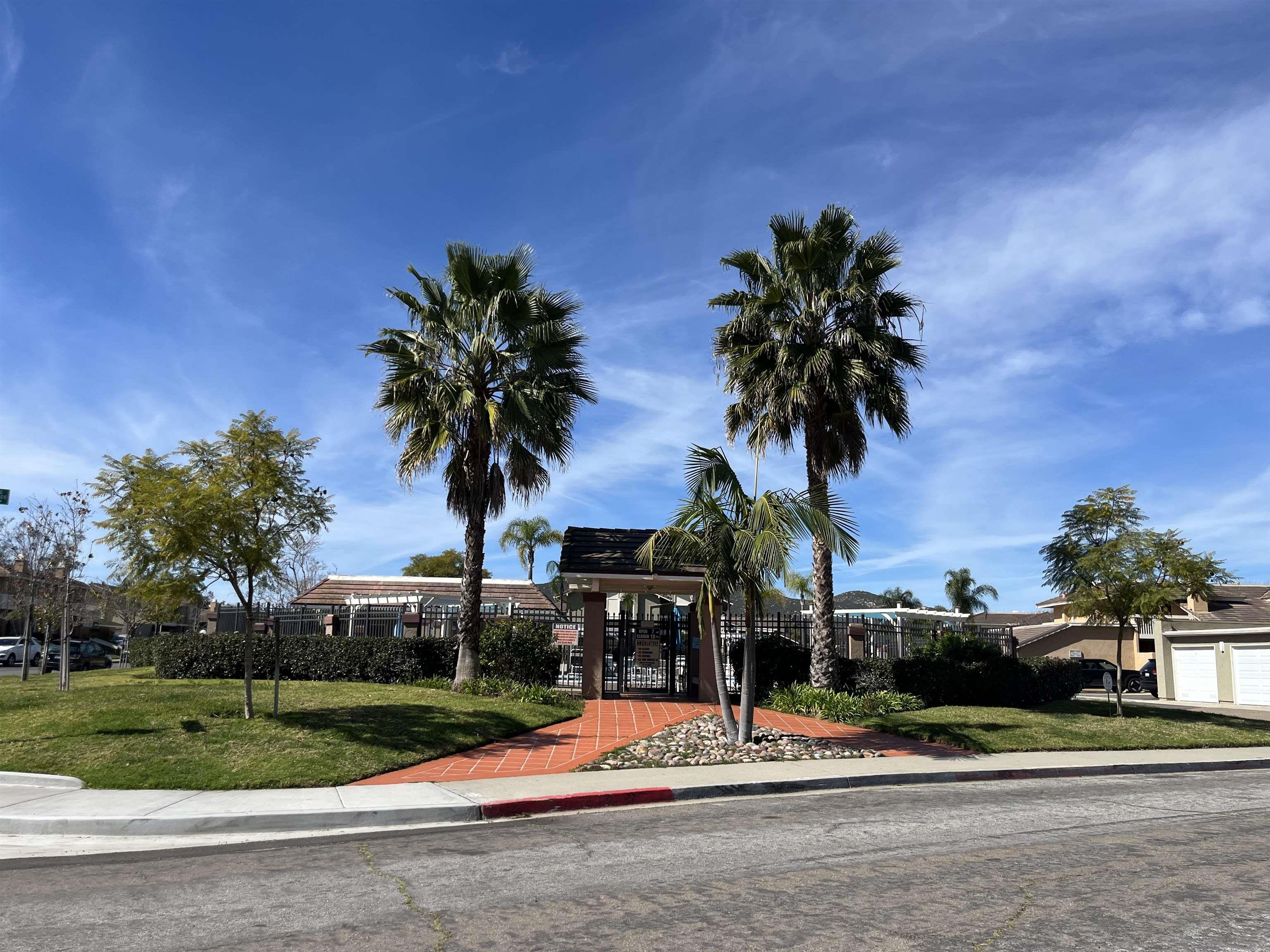 Detail Gallery Image 4 of 4 For 17494  Ashburton Rd, San Diego,  CA 92128 - 3 Beds | 2/1 Baths