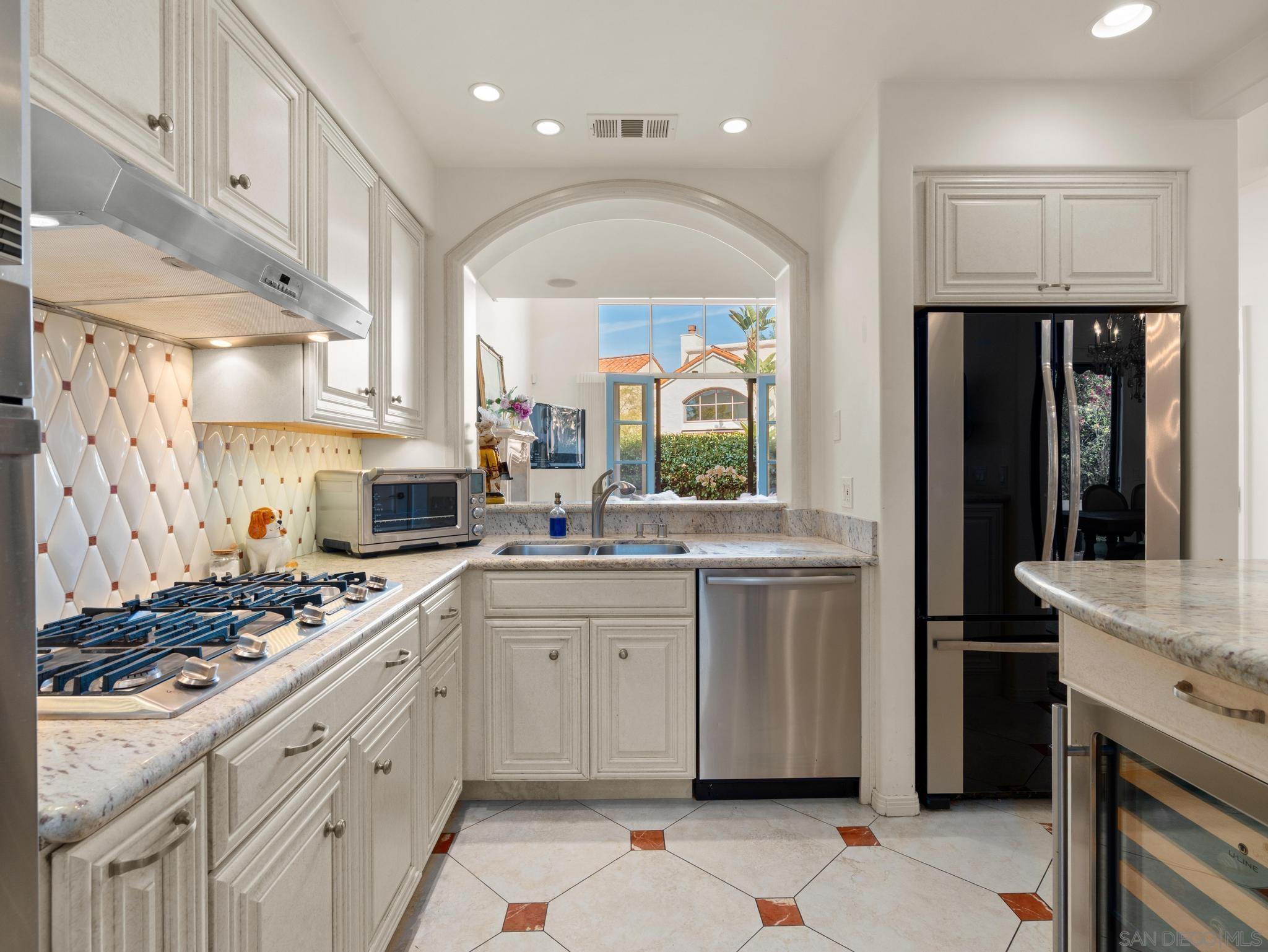 Detail Gallery Image 2 of 67 For 7337  Draper Ave, La Jolla,  CA 92037 - 3 Beds | 3 Baths