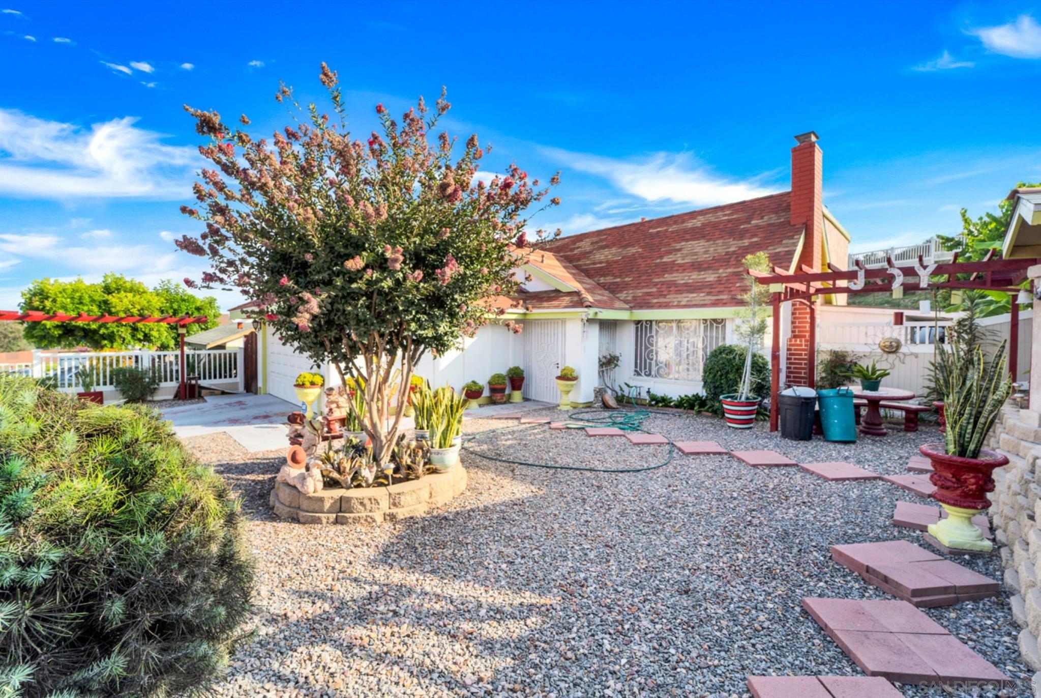 Detail Gallery Image 6 of 30 For 6481  Viewpoint Drive, San Diego,  CA 92139 - 4 Beds | 2/1 Baths