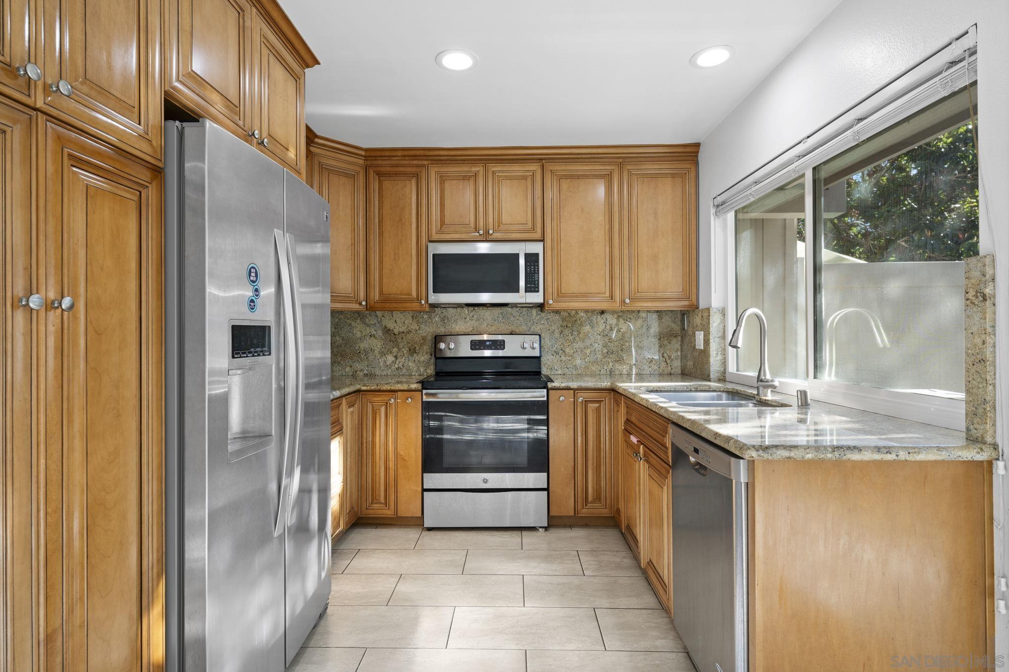 Detail Gallery Image 12 of 31 For 17382  Caminito Masada, San Diego,  CA 92127 - 4 Beds | 2/1 Baths