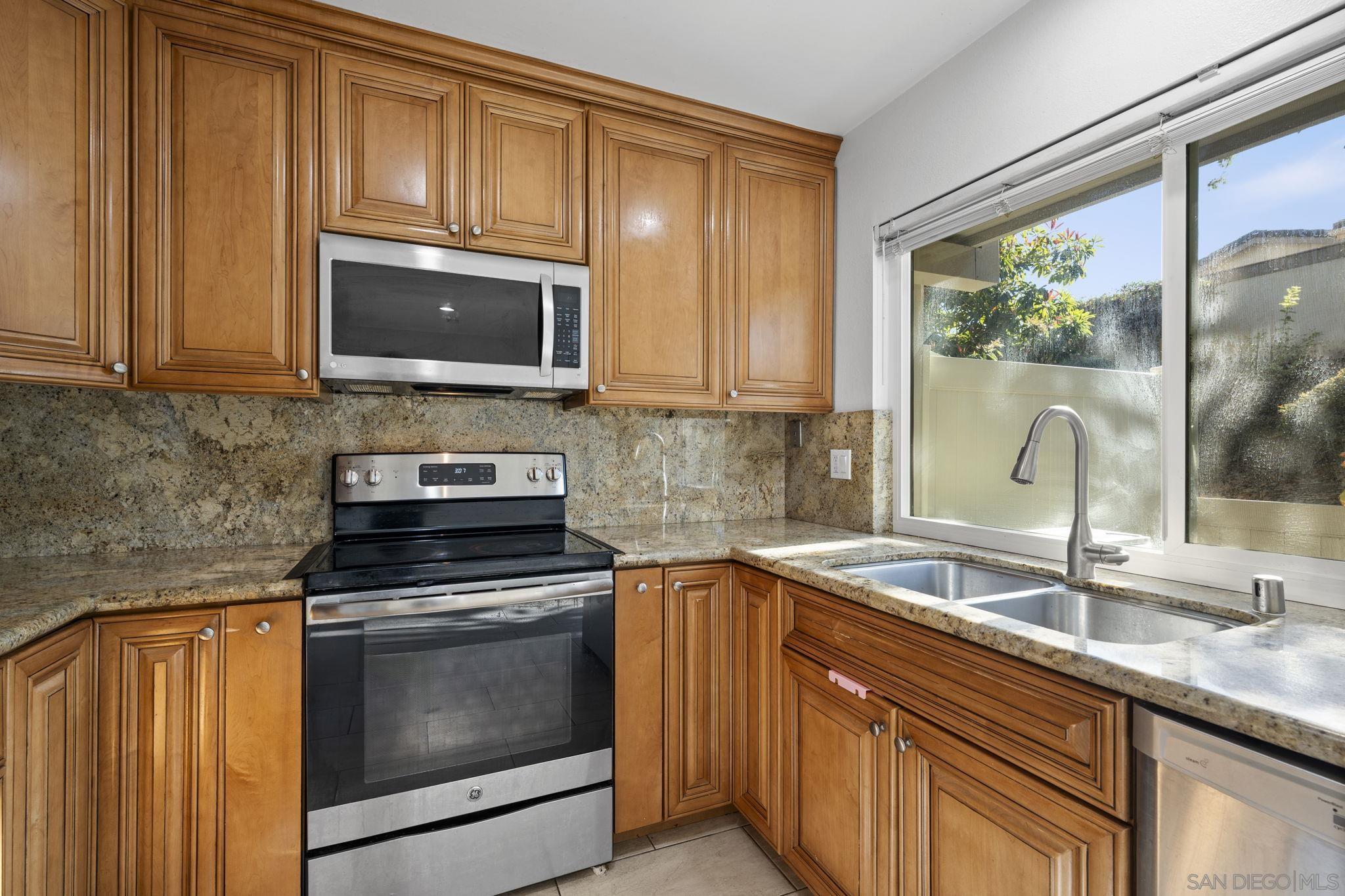 Detail Gallery Image 13 of 31 For 17382  Caminito Masada, San Diego,  CA 92127 - 4 Beds | 2/1 Baths