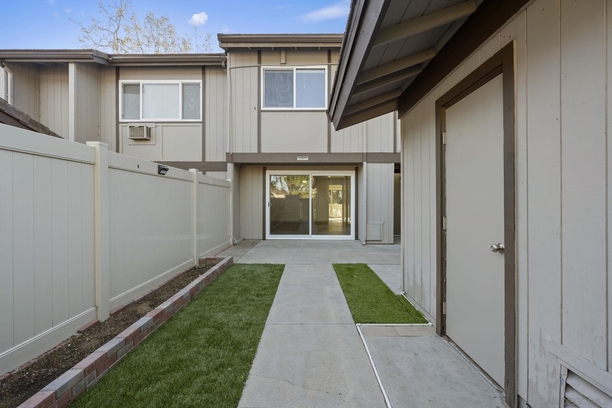 Detail Gallery Image 4 of 31 For 17382  Caminito Masada, San Diego,  CA 92127 - 4 Beds | 2/1 Baths