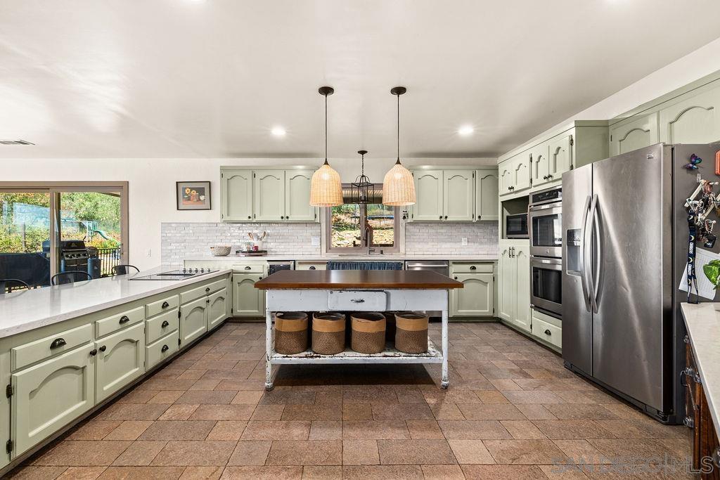 Detail Gallery Image 16 of 58 For 11725  Sierra Rojo Rd, Valley Center,  CA 92082 - 5 Beds | 3 Baths