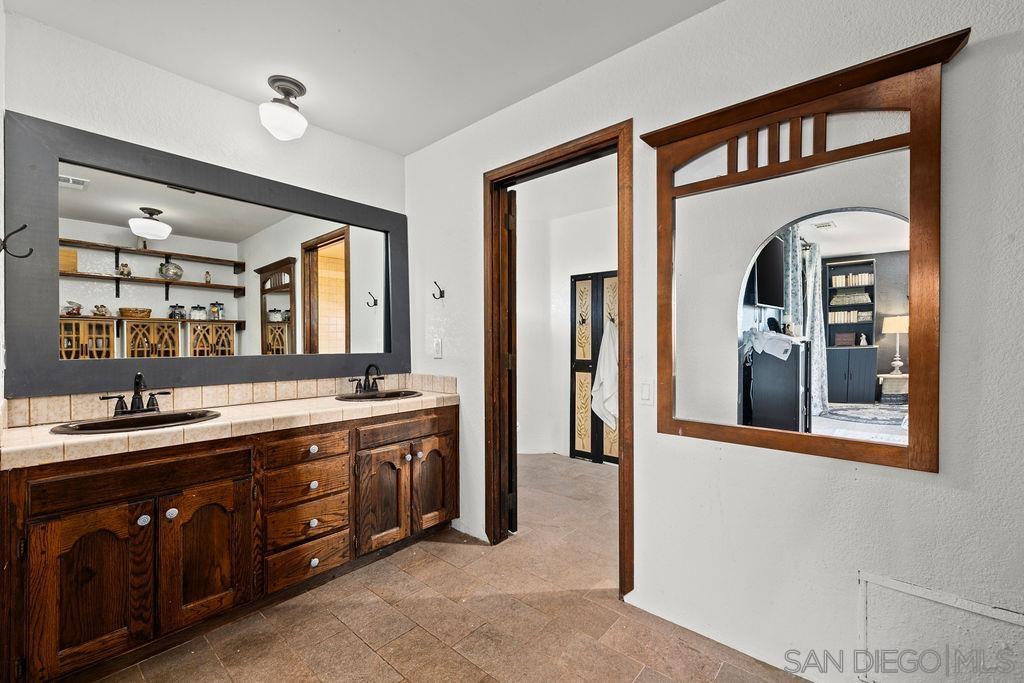 Detail Gallery Image 25 of 58 For 11725  Sierra Rojo Rd, Valley Center,  CA 92082 - 5 Beds | 3 Baths