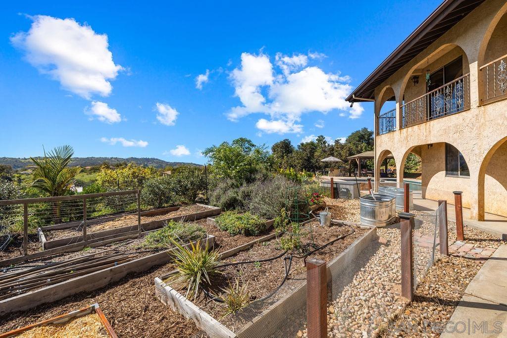 Detail Gallery Image 7 of 58 For 11725  Sierra Rojo Rd, Valley Center,  CA 92082 - 5 Beds | 3 Baths