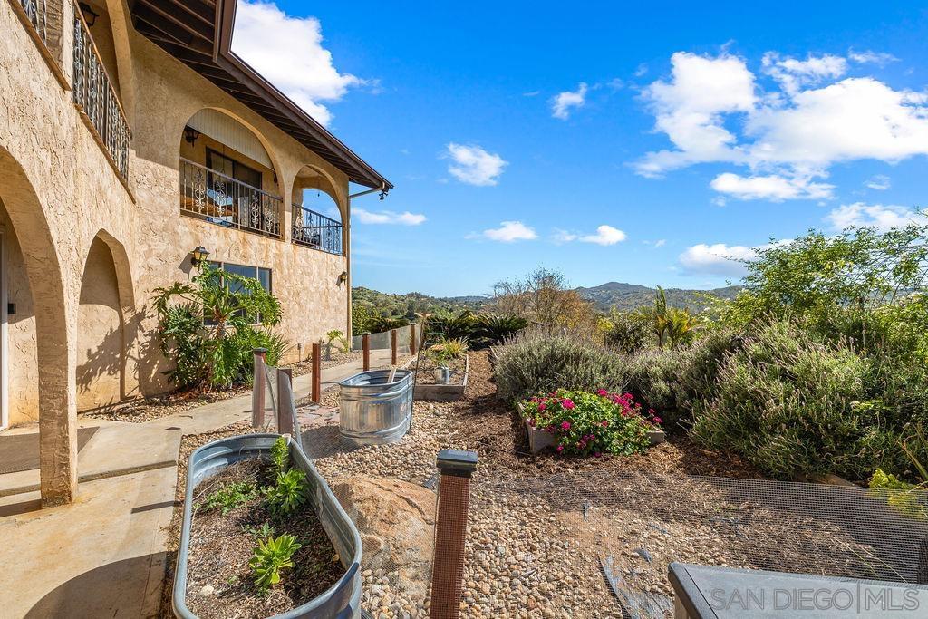 Detail Gallery Image 8 of 58 For 11725  Sierra Rojo Rd, Valley Center,  CA 92082 - 5 Beds | 3 Baths