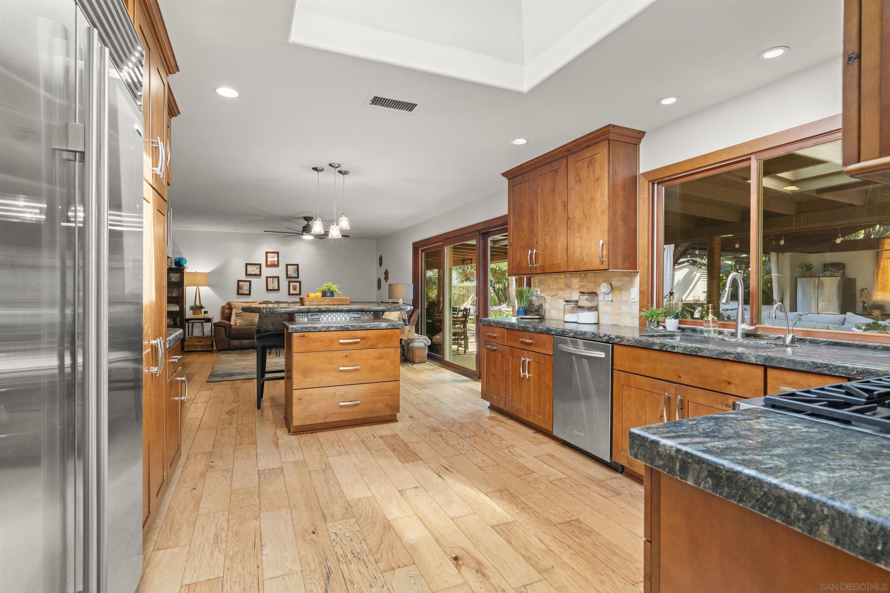 Detail Gallery Image 13 of 63 For 489  La Costa Ave., Encinitas,  CA 92024 - 6 Beds | 3/1 Baths