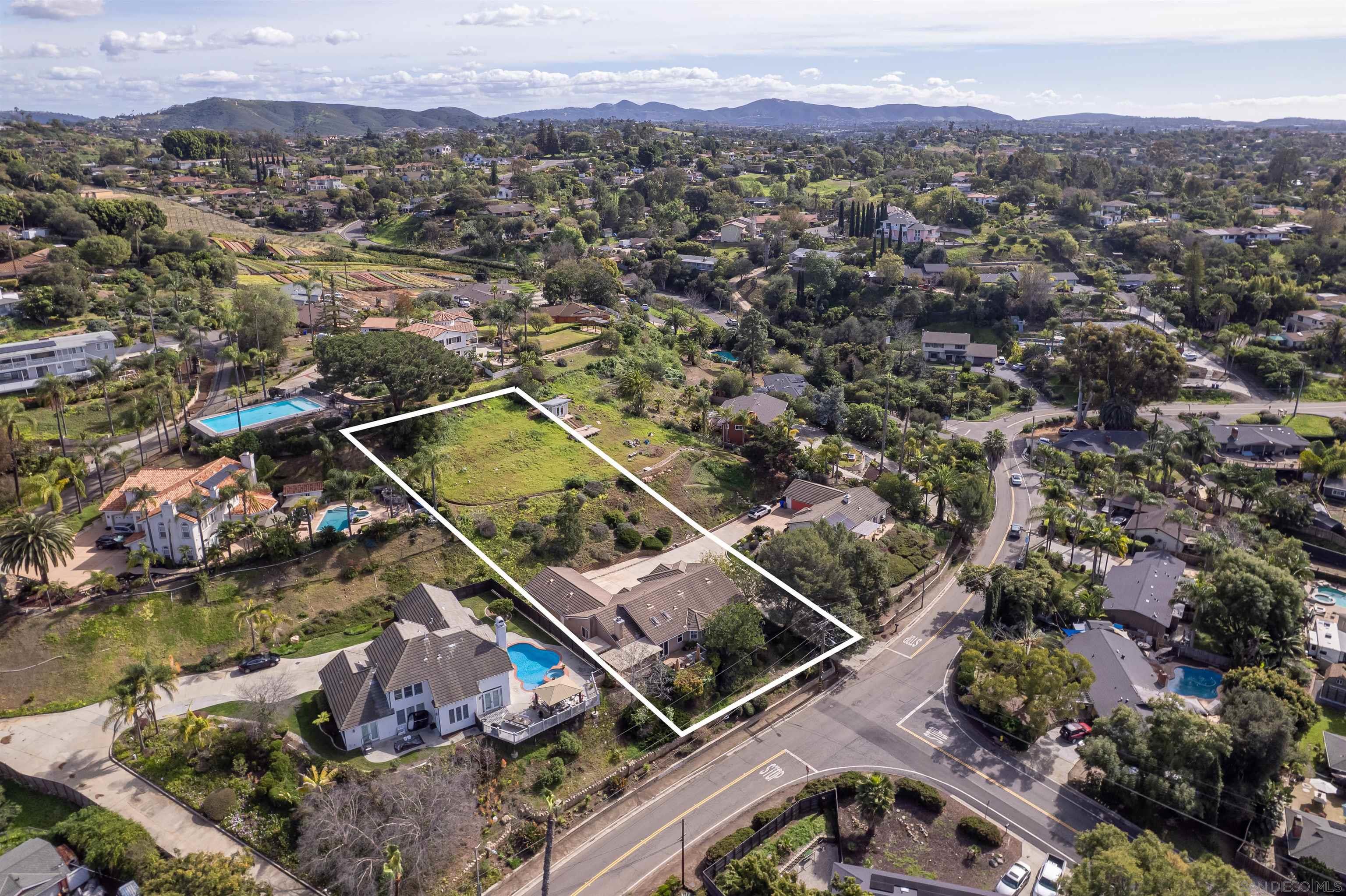 Detail Gallery Image 2 of 58 For 1580  Alta Vista Dr, Vista,  CA 92084 - 4 Beds | 3 Baths