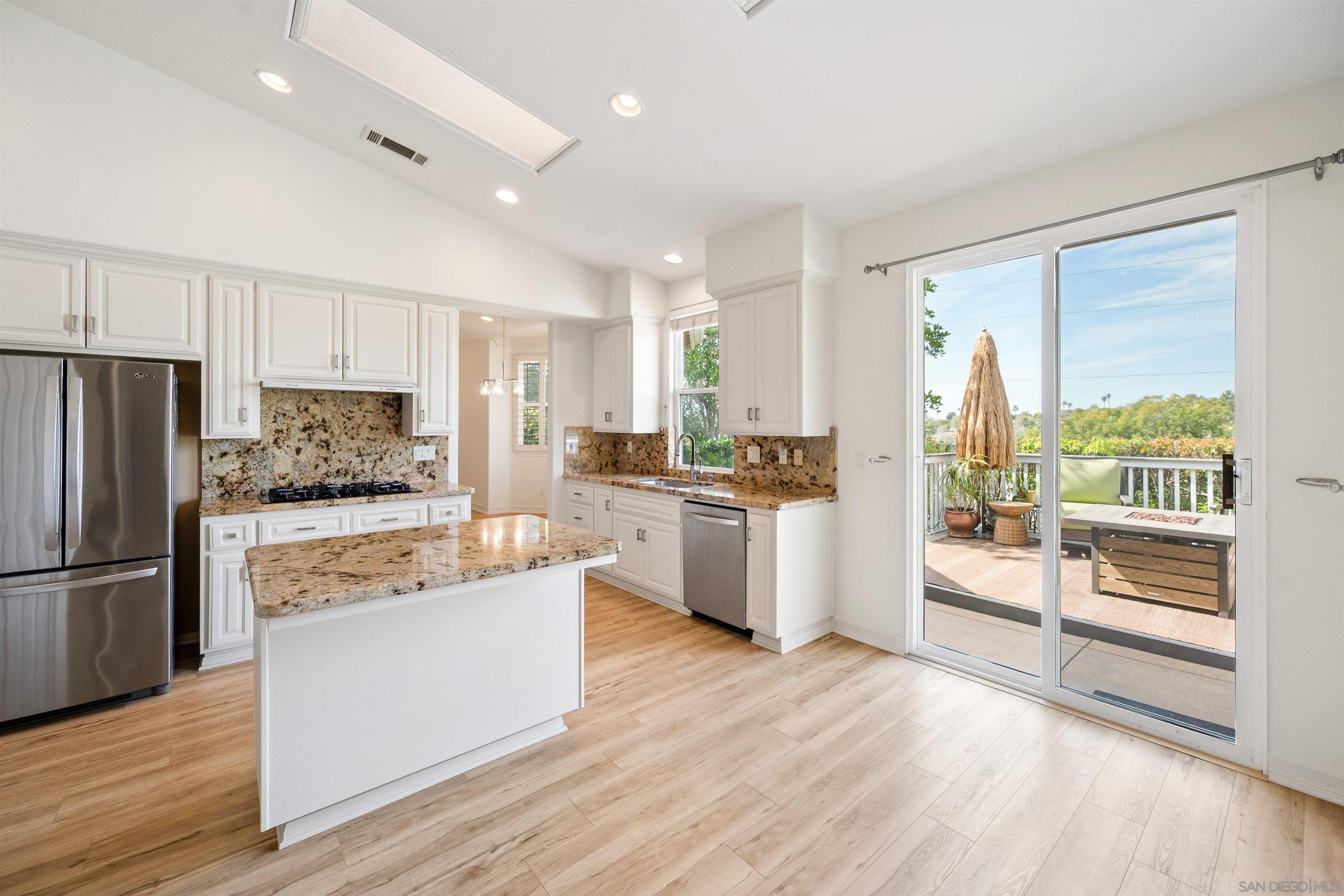 Detail Gallery Image 13 of 58 For 1580  Alta Vista Dr, Vista,  CA 92084 - 4 Beds | 3 Baths