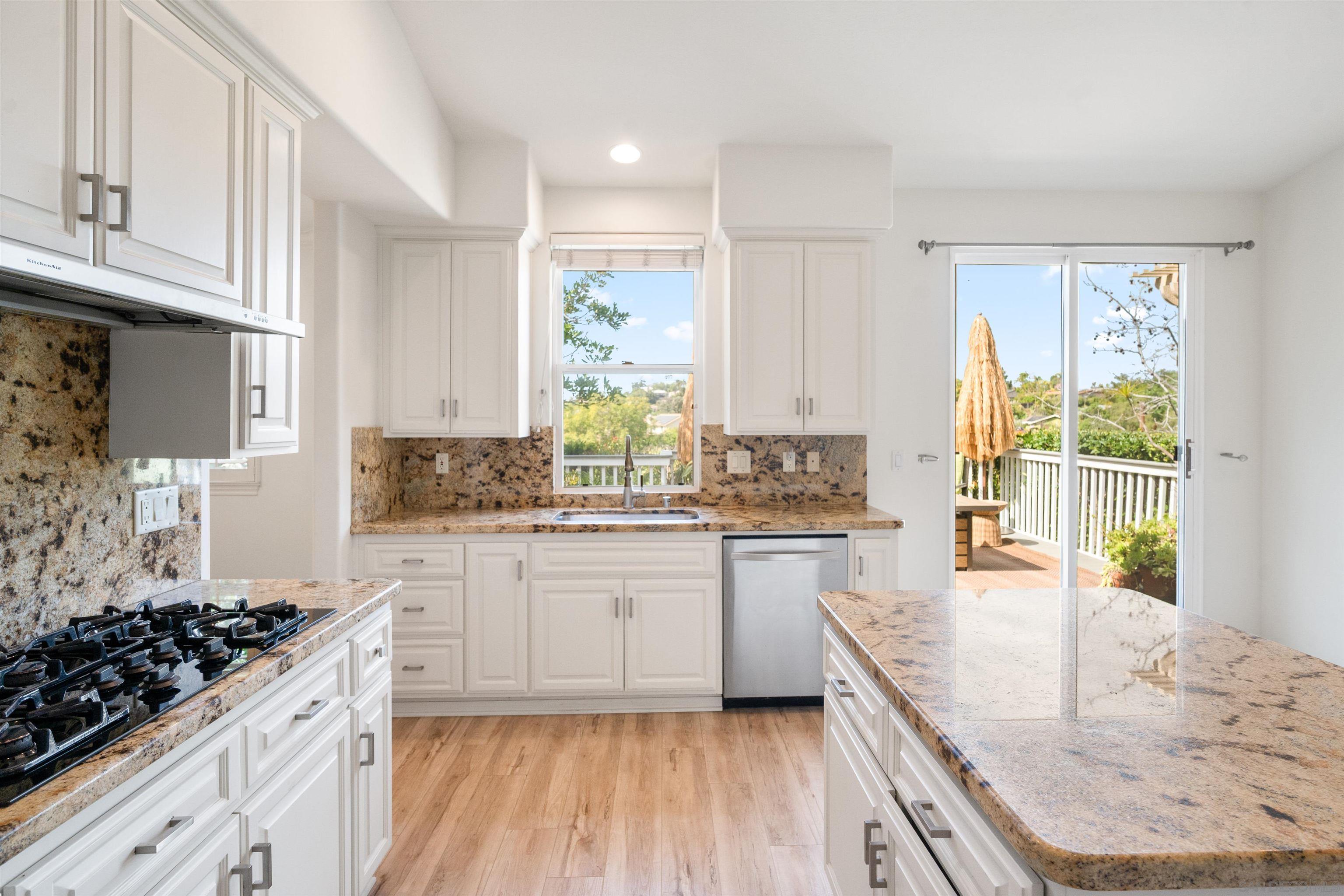 Detail Gallery Image 14 of 58 For 1580  Alta Vista Dr, Vista,  CA 92084 - 4 Beds | 3 Baths