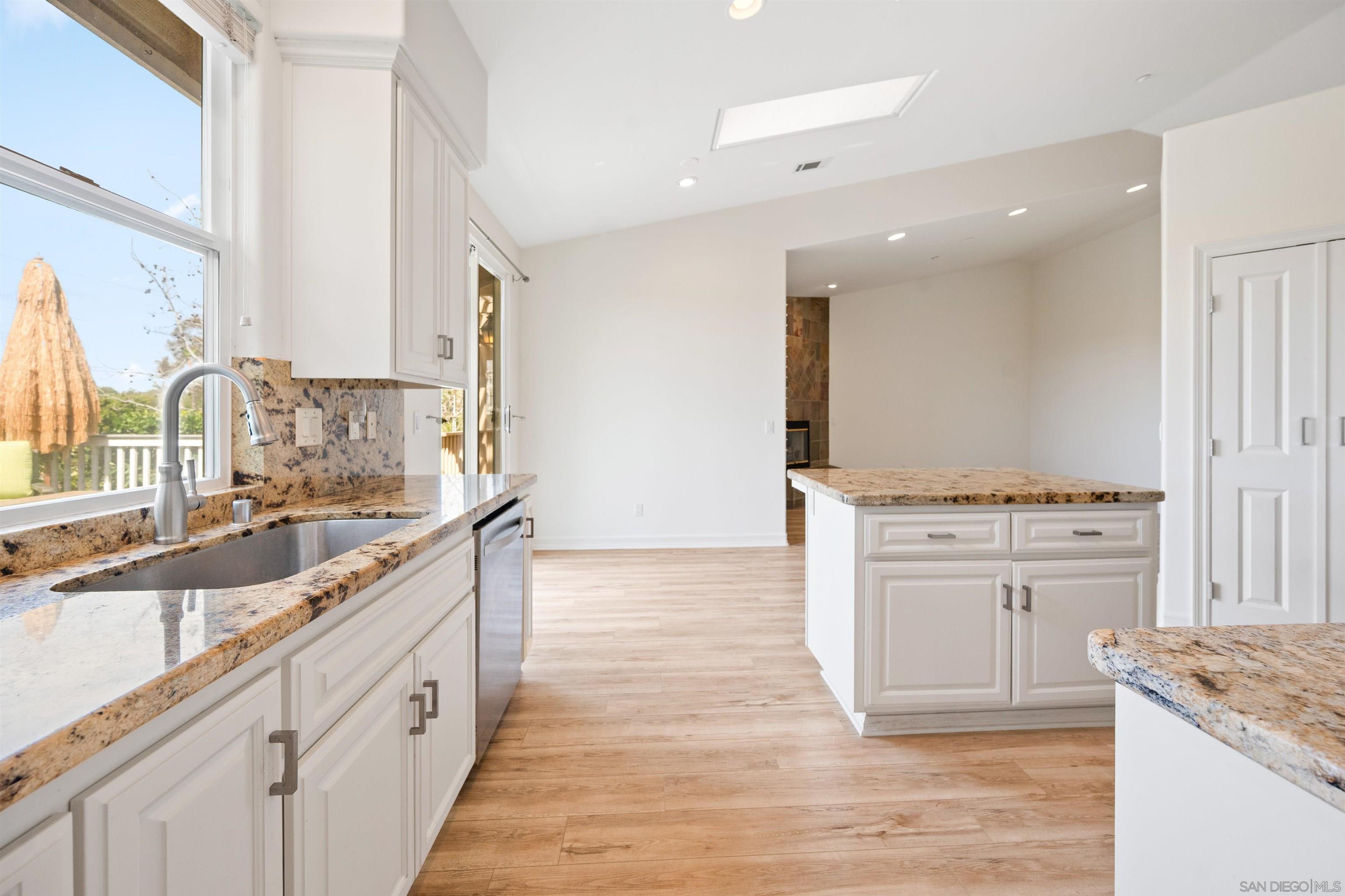 Detail Gallery Image 15 of 58 For 1580  Alta Vista Dr, Vista,  CA 92084 - 4 Beds | 3 Baths