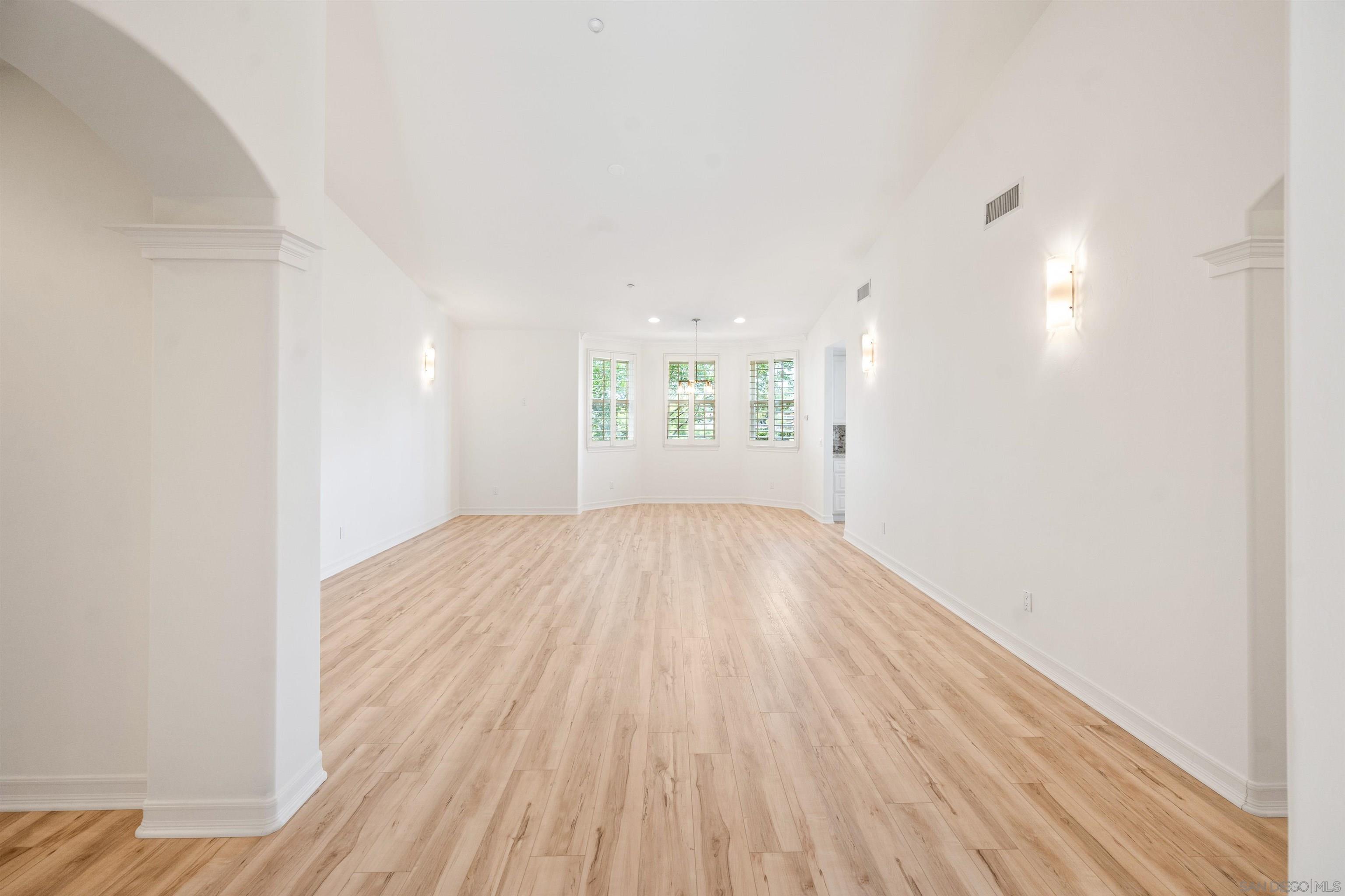 Detail Gallery Image 7 of 58 For 1580  Alta Vista Dr, Vista,  CA 92084 - 4 Beds | 3 Baths